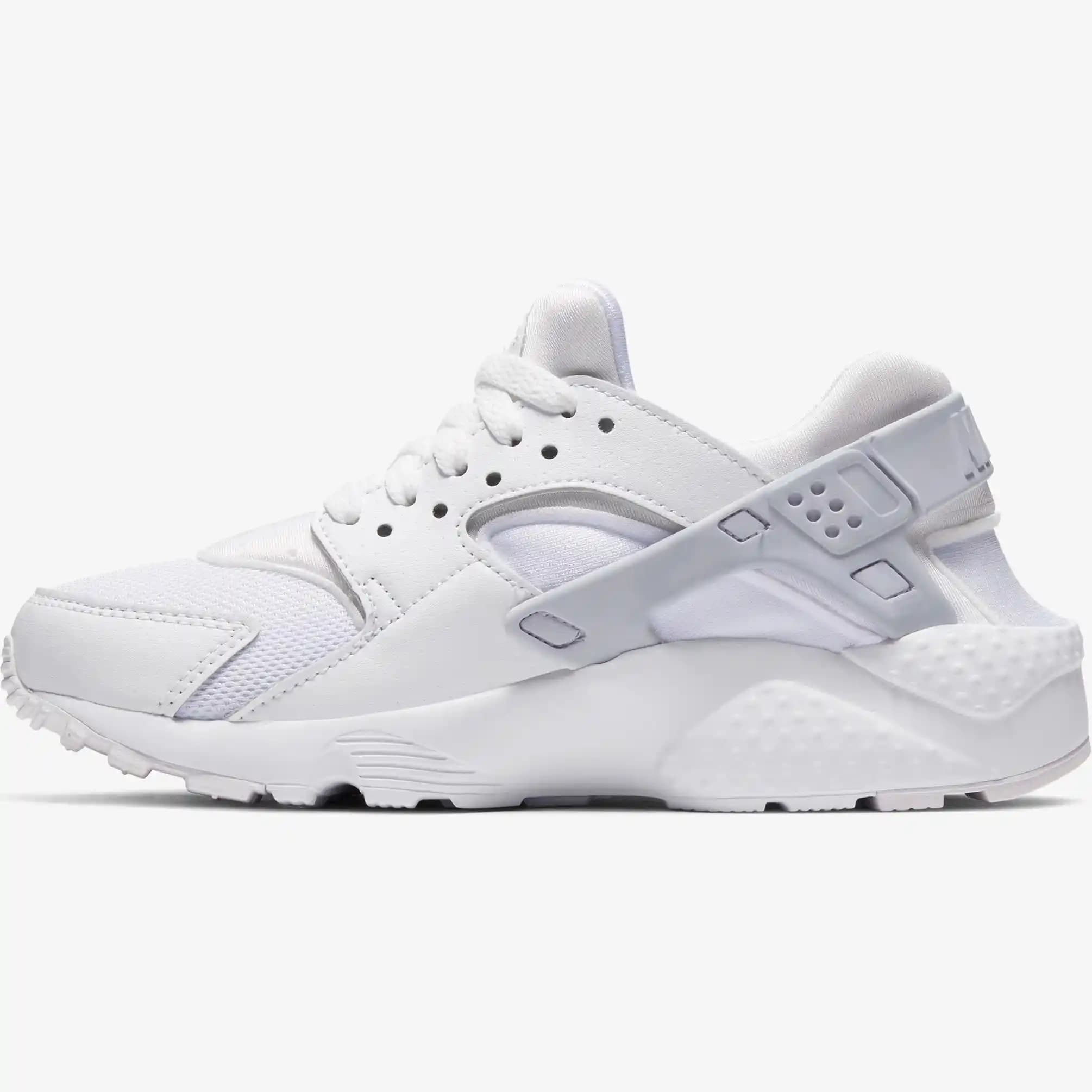 Nike Huarache Beyaz Spor Ayakkabı: Şıklık ve Konforun Birleşimi