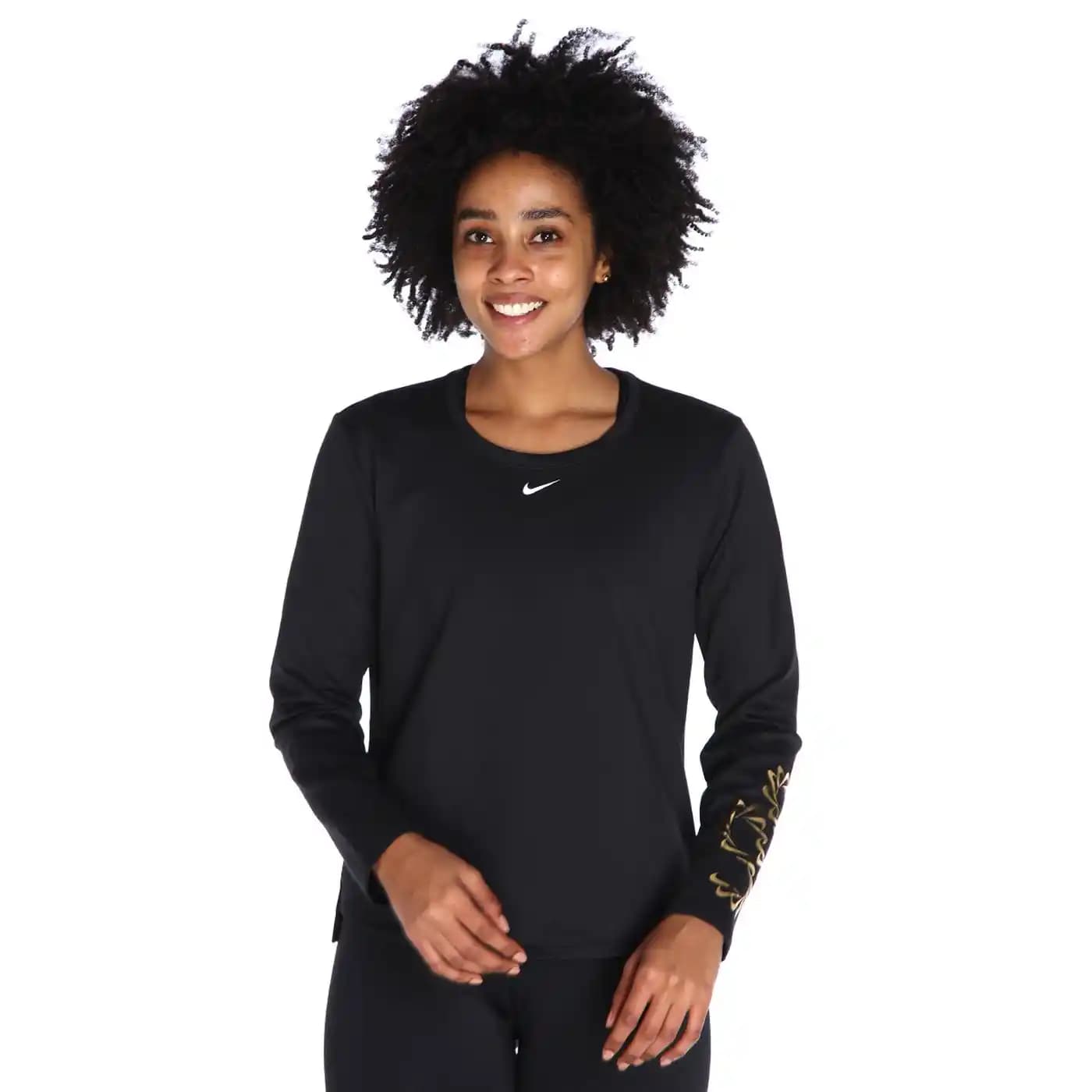 Nike Kadın Uzun Kollu Tişörtleri: Spor ve Günlük Kullanım İçin Şık ve Konforlu Seçenekler