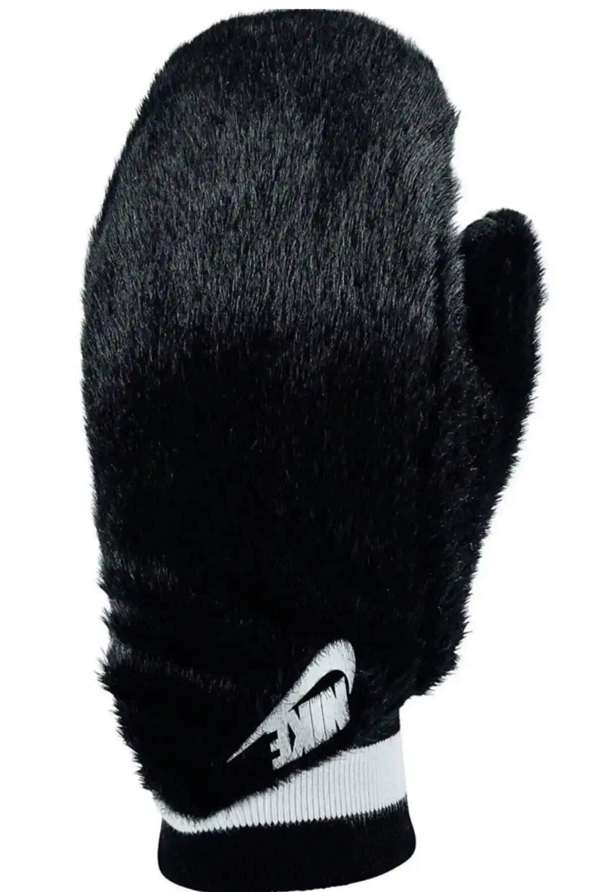 Nike Kışlık Eldivenler: Şık ve İşlevsel Tasarımlarla Soğuk Havaya Karşı Koruma