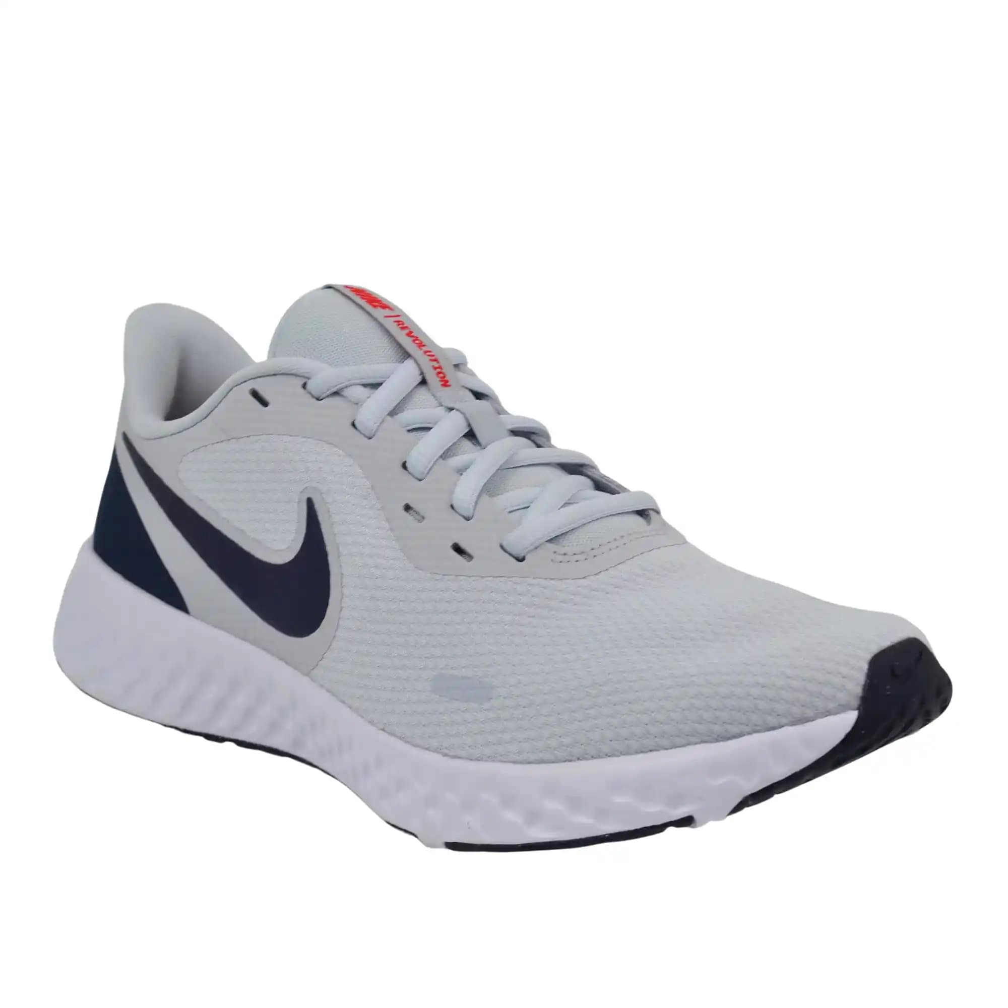 Nike Revolution Erkek Spor Ayakkabıları: Konfor ve Şıklığın Modern Buluşması