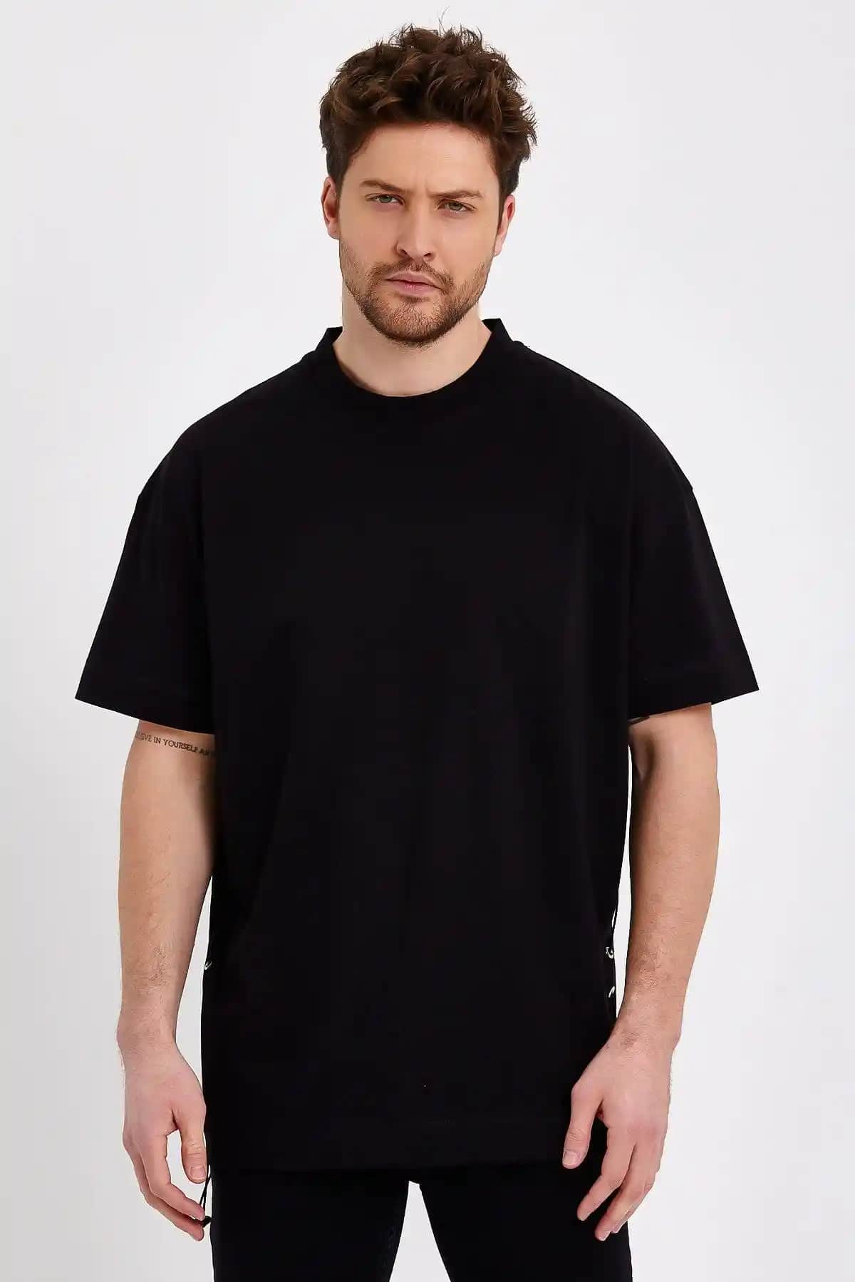 Oversized Erkek Tişörtleri: Rahat ve Şık Tarzın Güncel Moda Trendleri