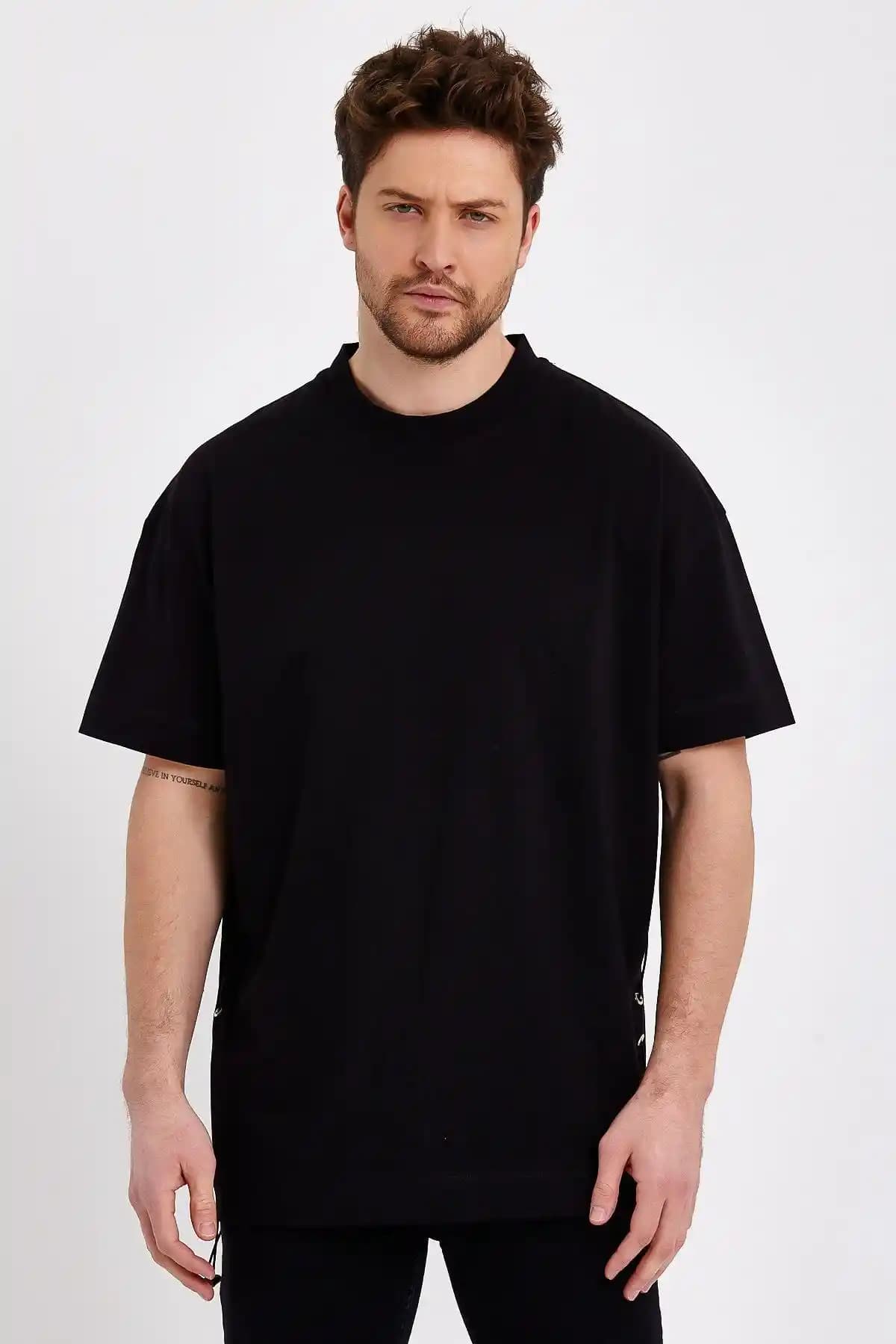 Oversized Erkek Tişörtleri: Rahat ve Şık Tarzın Güncel Moda Trendleri
