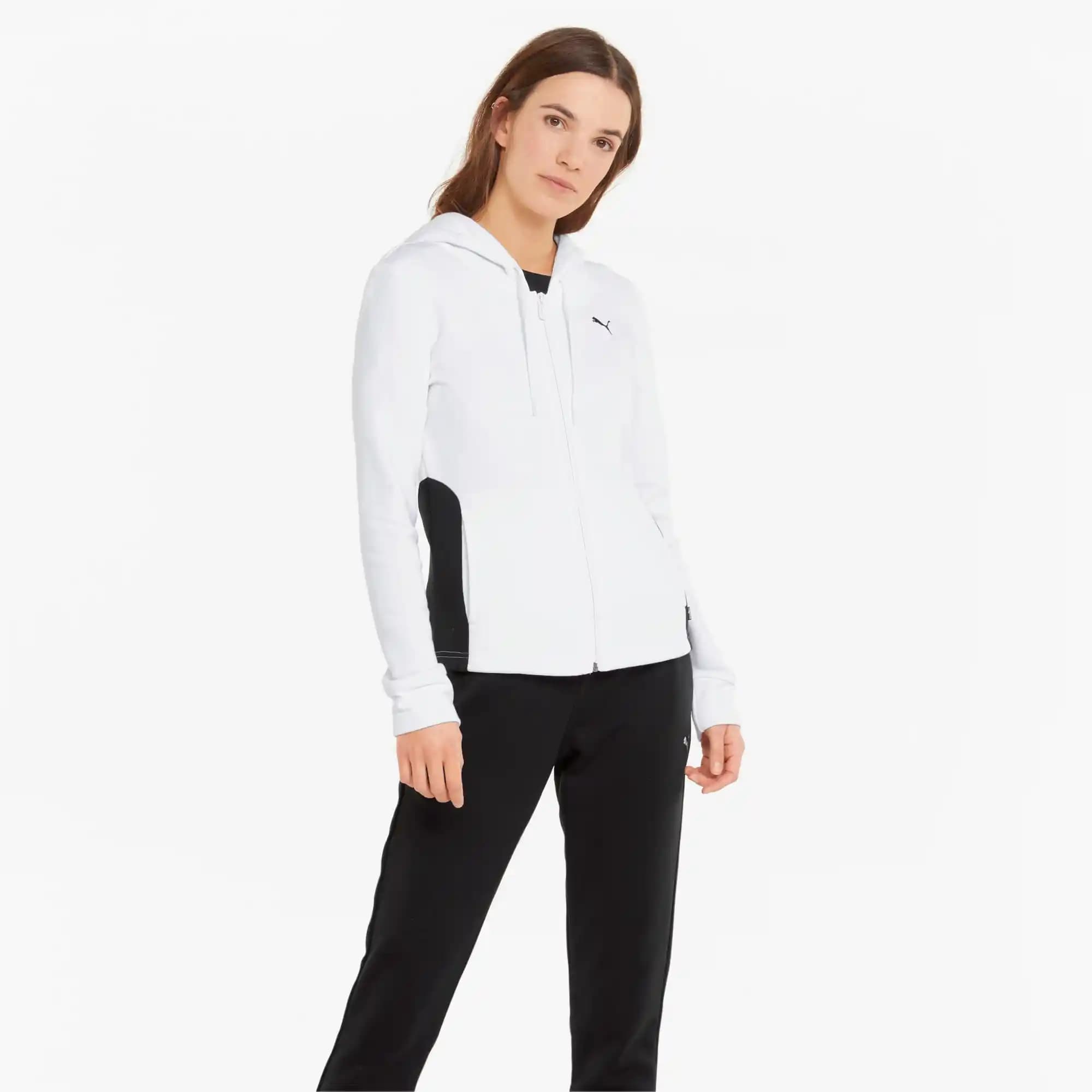 Puma Kadın Eşofman Takımları: Şıklık ve Konforun Modern Buluşması