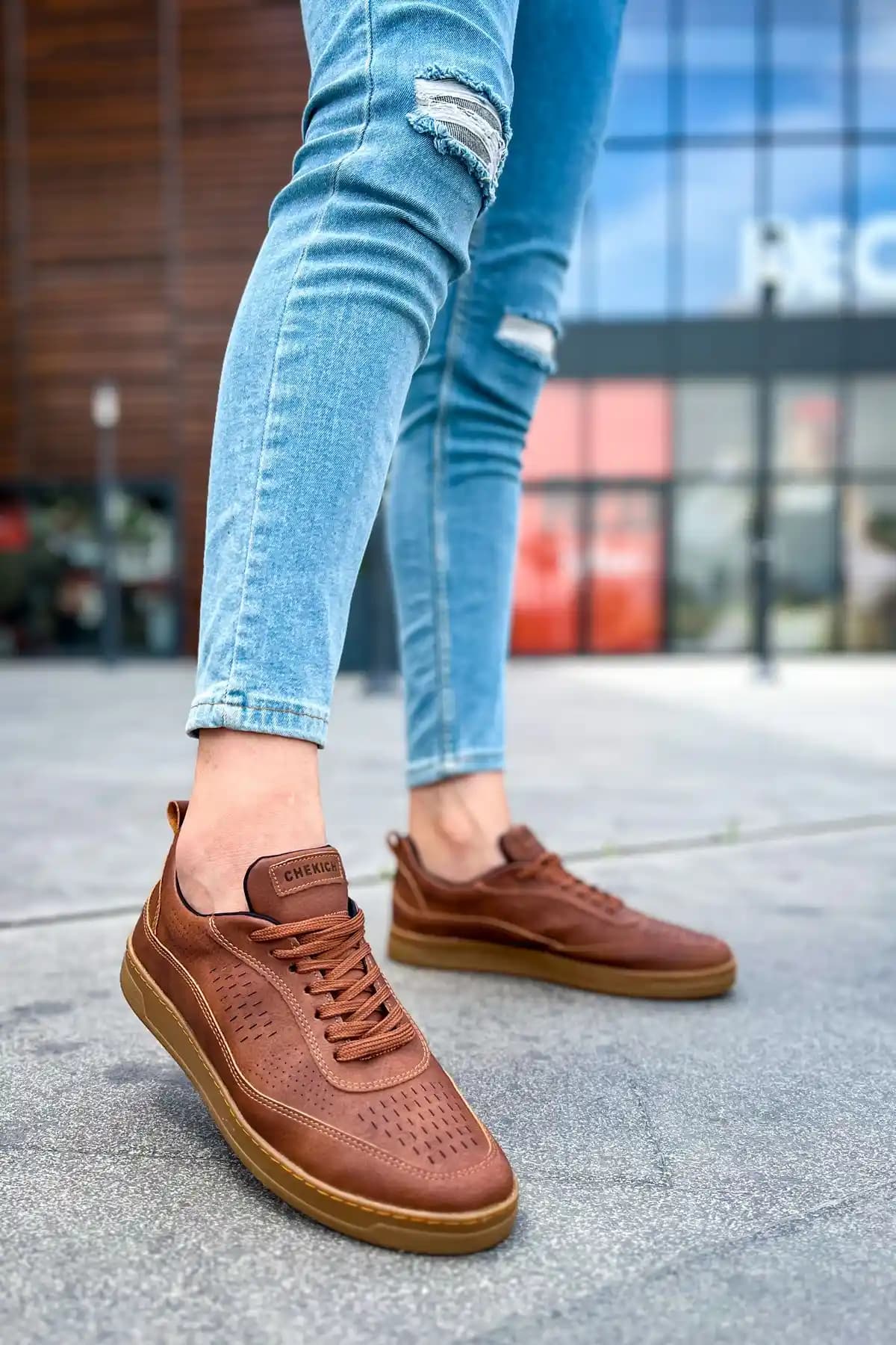 Retro Erkek Ayakkabıları: Zamansız Şıklık ve Konfor Sunan Modern Tasarımlar