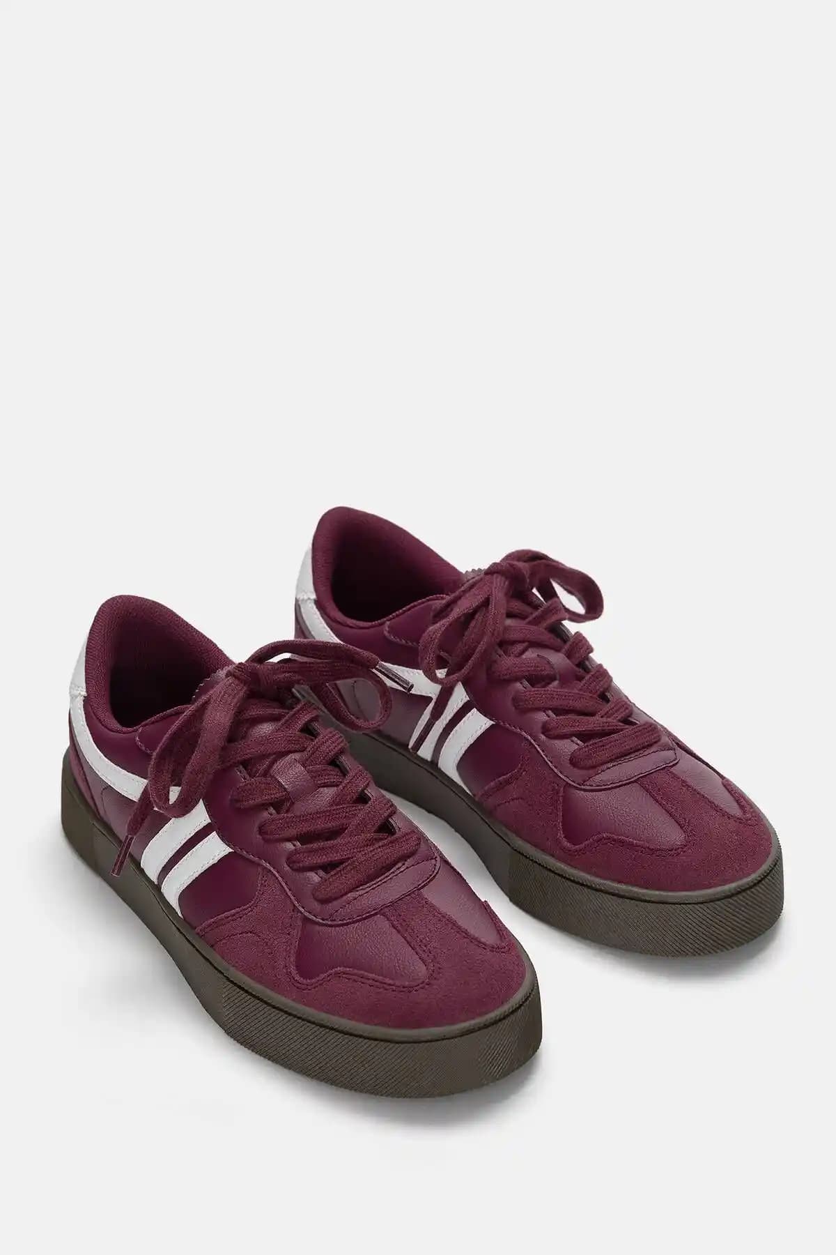 Retro Spor Ayakkabılar: Nostaljik ve Modern Tasarımlarla Şıklık ve Konforun Buluşması