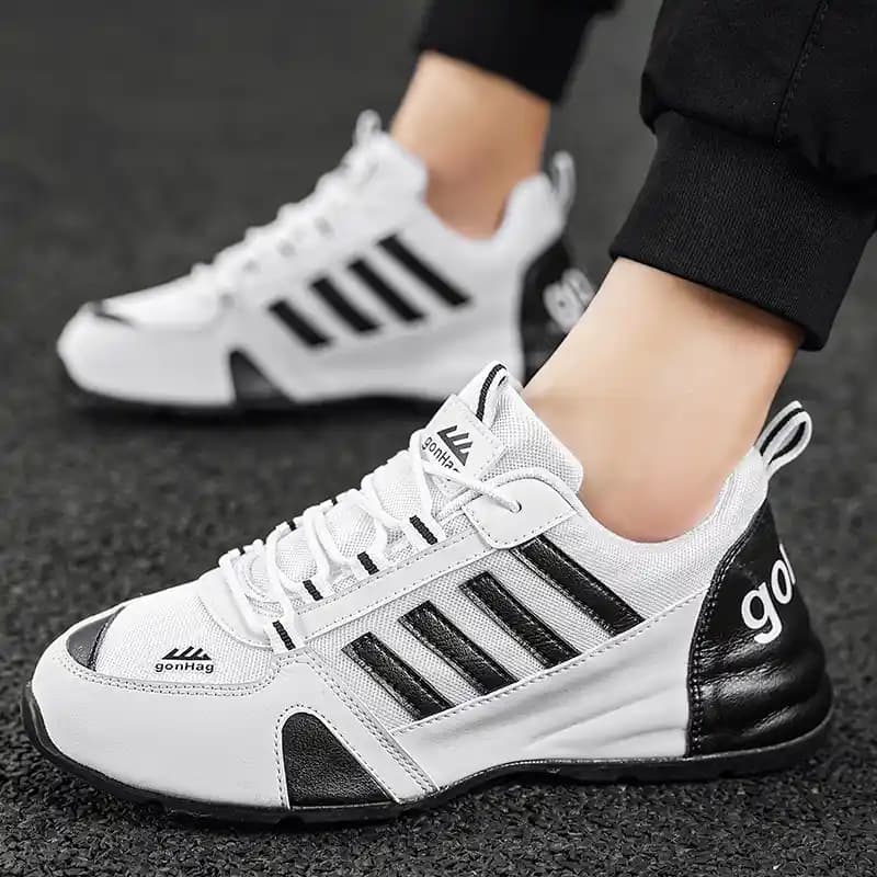 Siyah Beyaz Ayakkabılar: Moda ve Fonksiyonelliğin Uyumuyla Şıklık ve Rahatlık