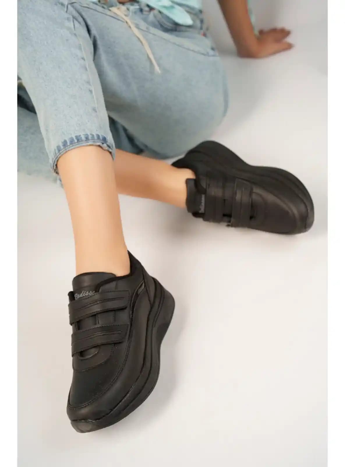 Siyah Kadın Ayakkabıları: Çeşitler, Modeller ve Stil İpuçlarıyla Şıklık Yaratın