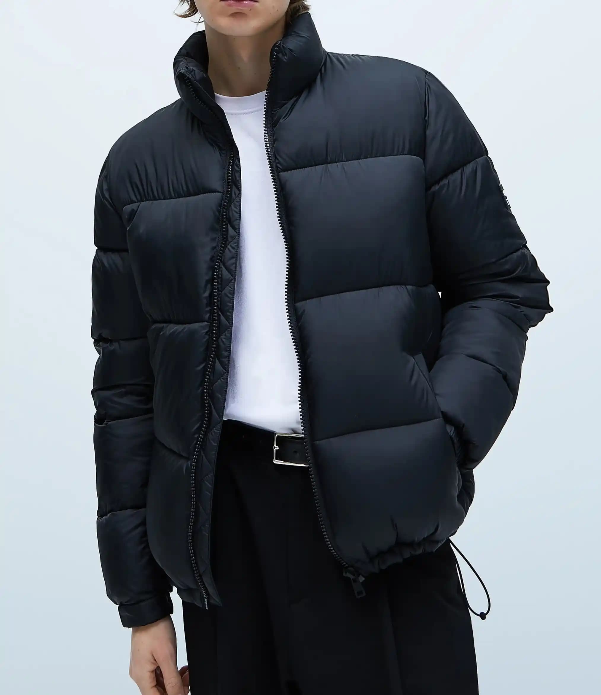 Siyah Şişme Erkek Montları: Kış Stiliniz ve Konforunuz İçin En İyi Seçenekler