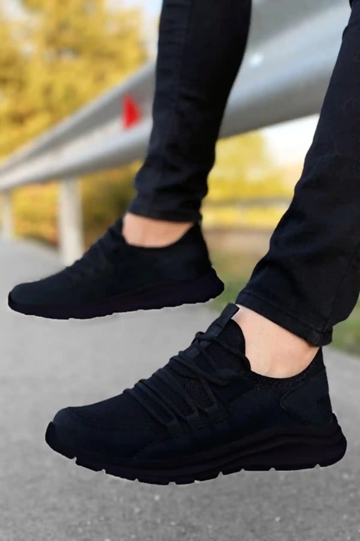 Siyah Spor Ayakkabılar: Moda ve Konforun Birlikte Sunulduğu Güncel Seçenekler