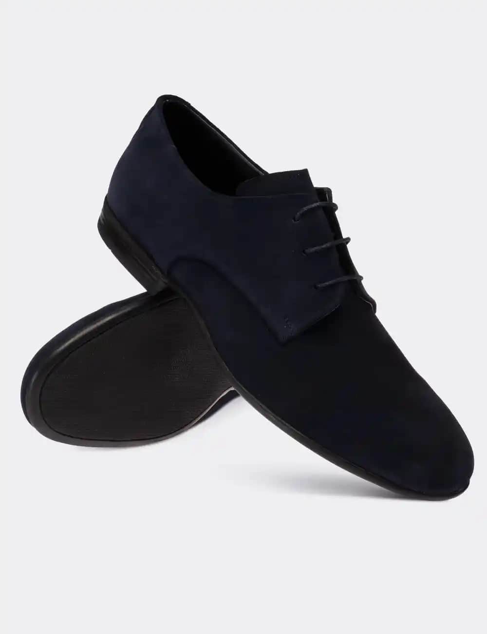 Süet Klasik Ayakkabılar: Şıklık ve Konforun Birlikte Sunulduğu Erkek Modası