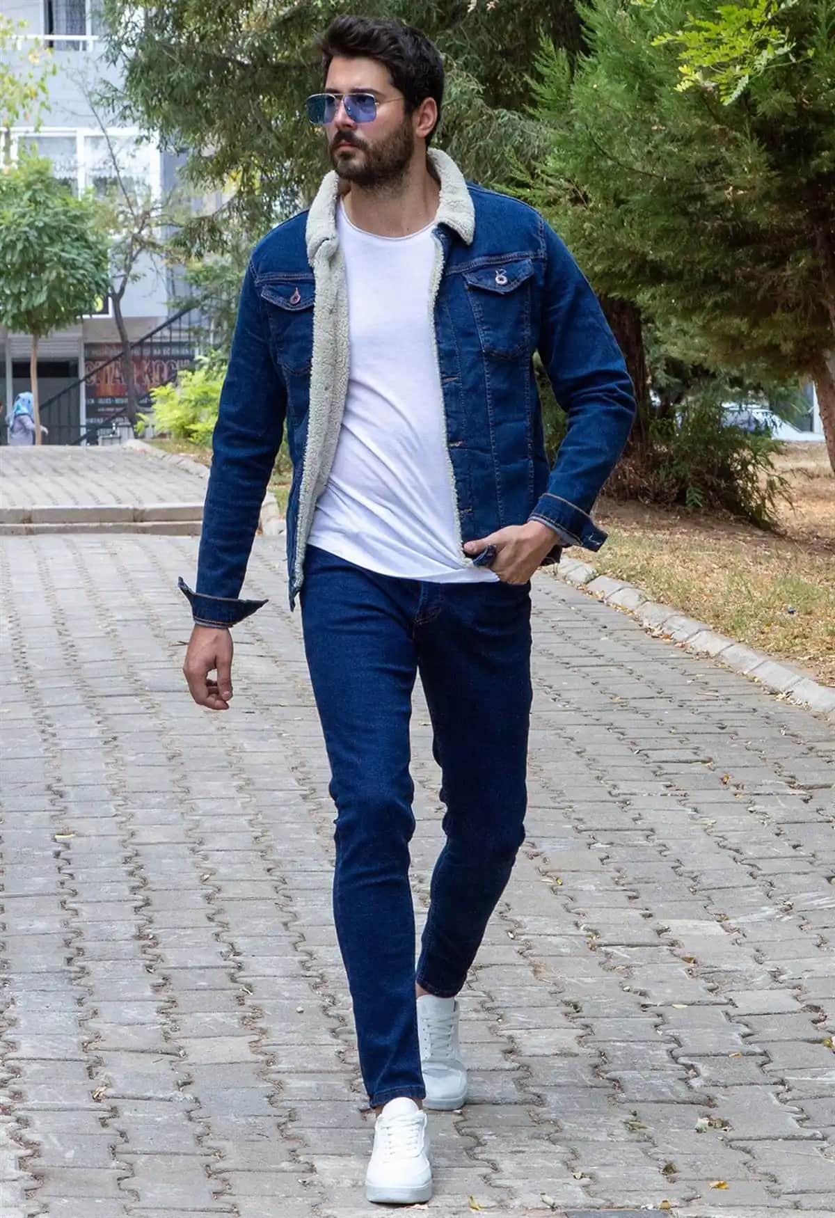 Tişört ve Ceket Kombinleri: Günlük ve Şık Tarzlar İçin Stil Rehberi