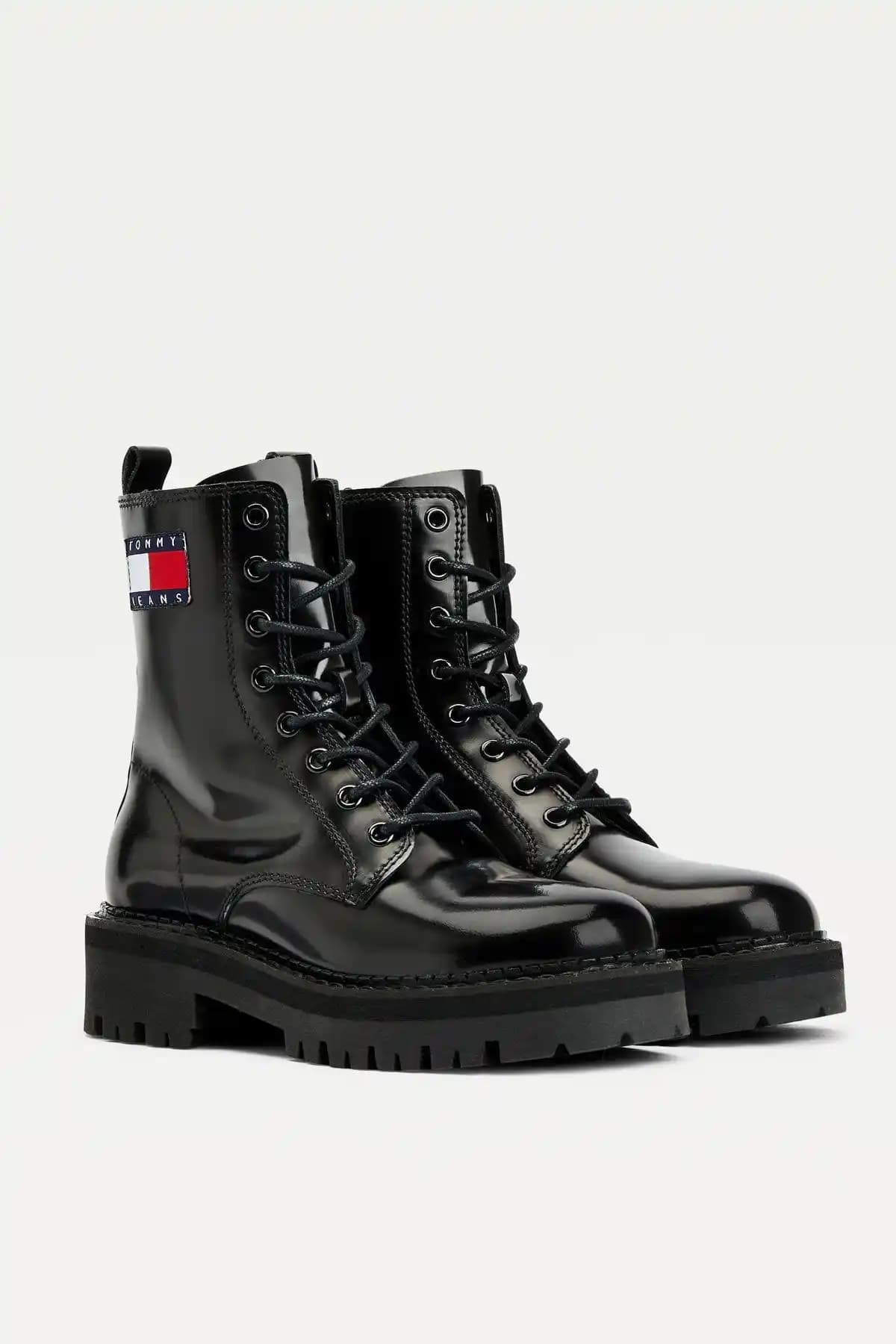 Tommy Bot ve Dijital Teknolojilerin Moda Sektöründeki Etkisi ve Yenilikler