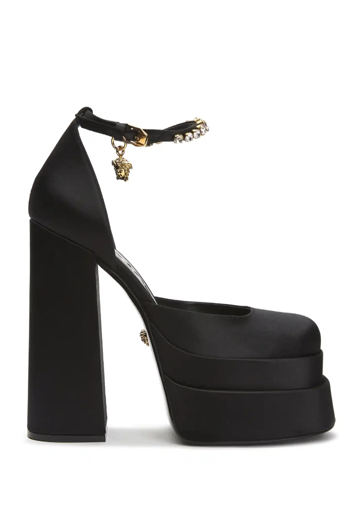 Versace Kadın Ayakkabıları: Lüks, Şıklık ve Konfor Sunan Tasarımlar ve Modeller