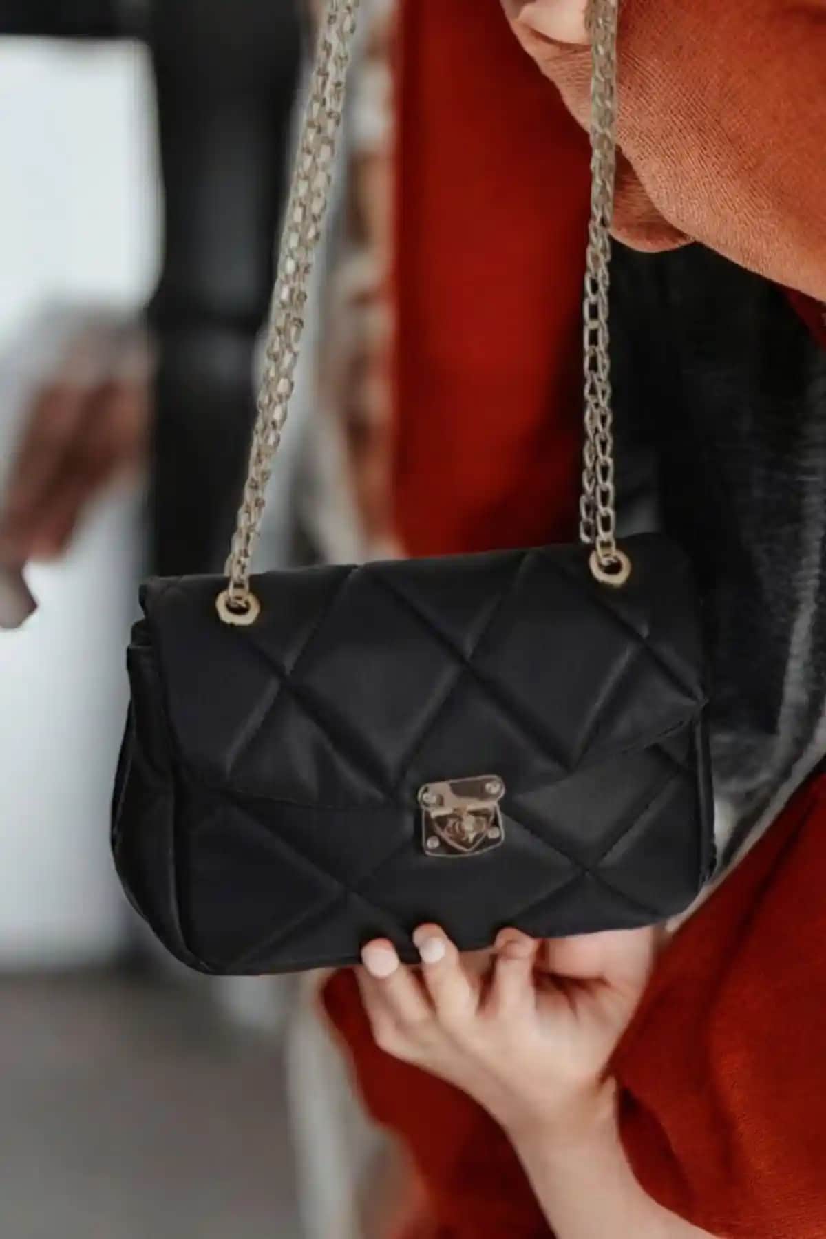 ACAR ÇANTA ve bee store Siyah Çanta Karşılaştırması: Özellikler ve Kullanıcı Yorumları