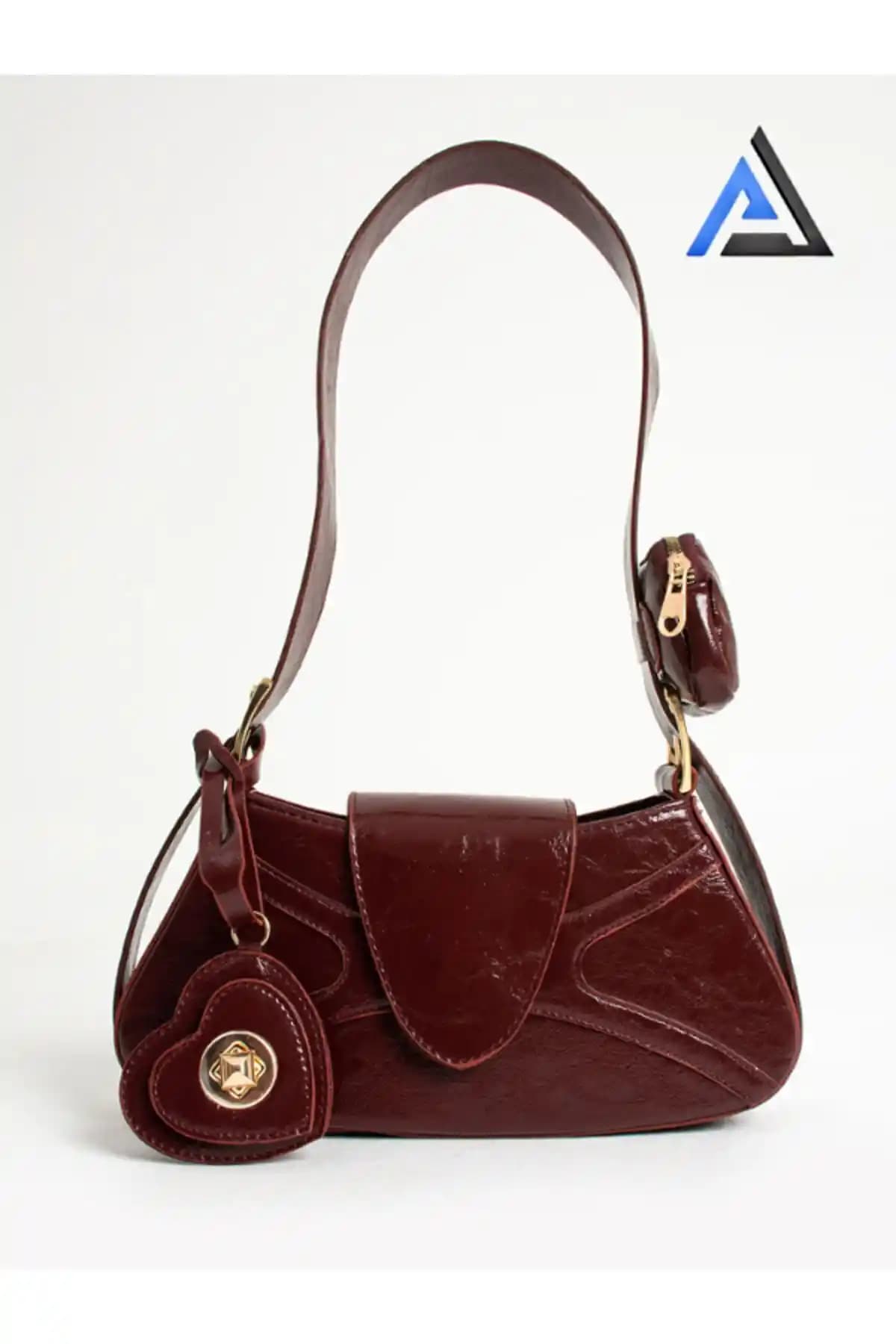 ALECIA ve Capone Outfitters Kadın Çantası Karşılaştırması: Tasarım ve İşlevsellik Analizi