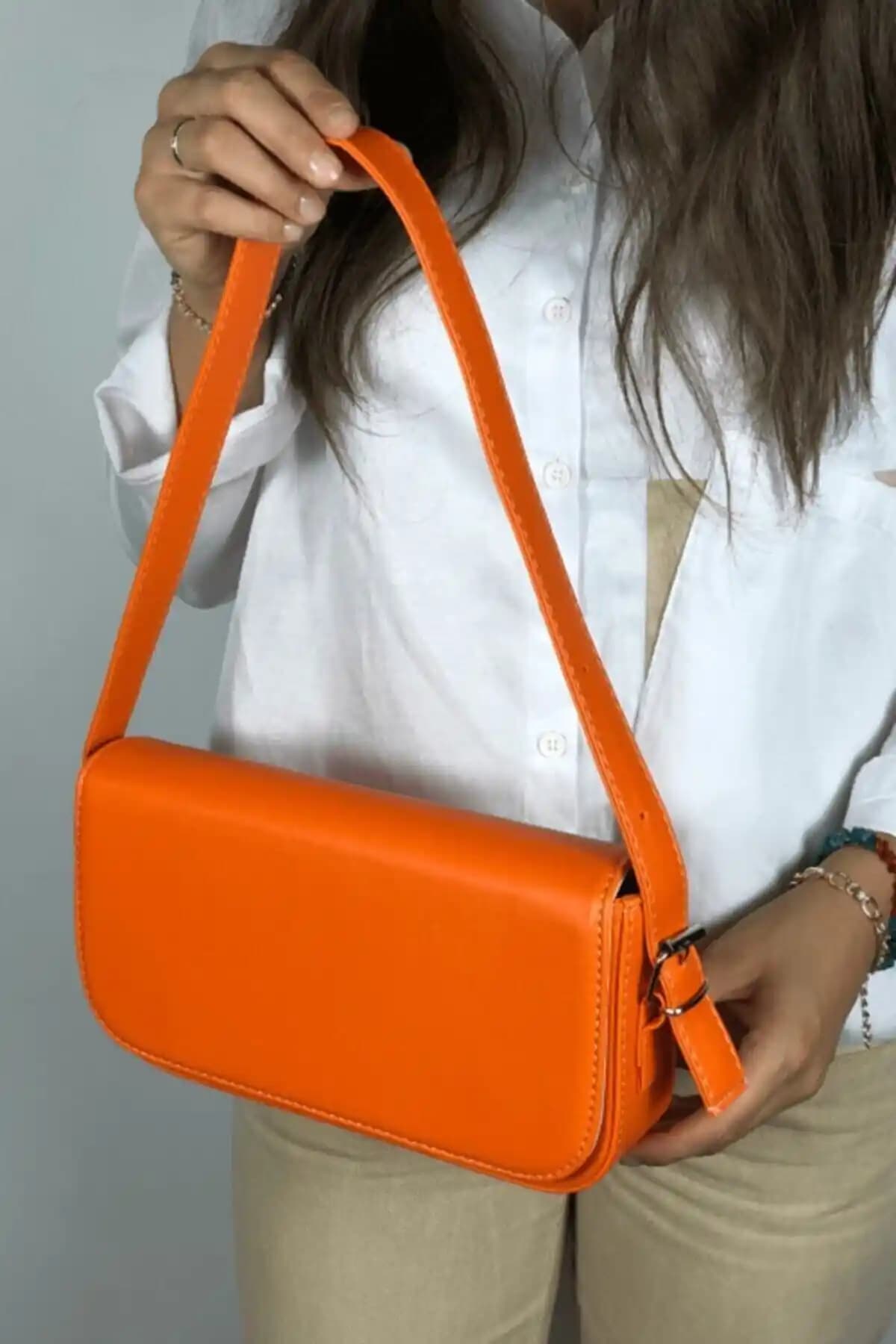 Bag&more Kadın Turuncu Omuz Çanta Modern ve Dayanıklı Tasarım