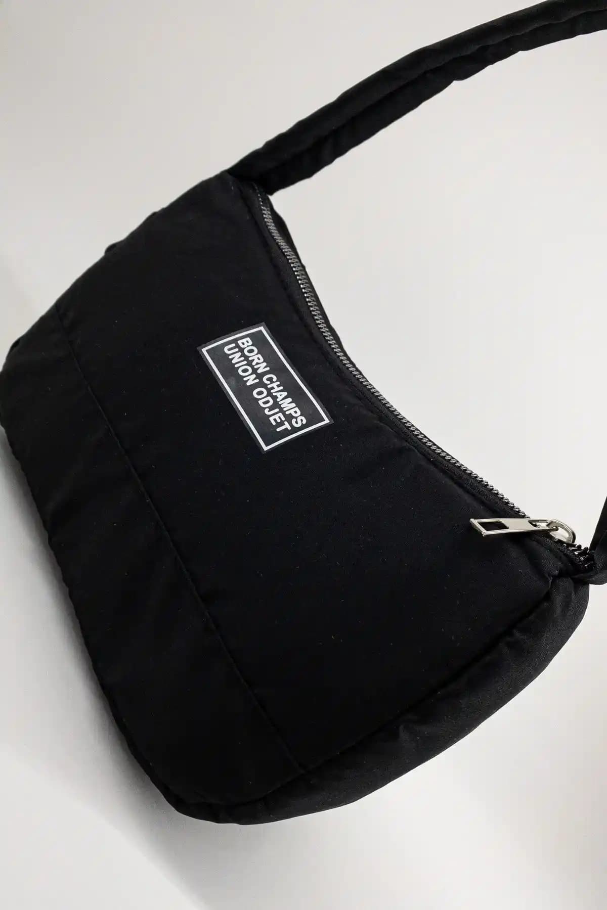 Bagseores Trend ve Gez Depo Siyah Çantaların Karşılaştırması Günlük Kullanım ve Moda Trendleri