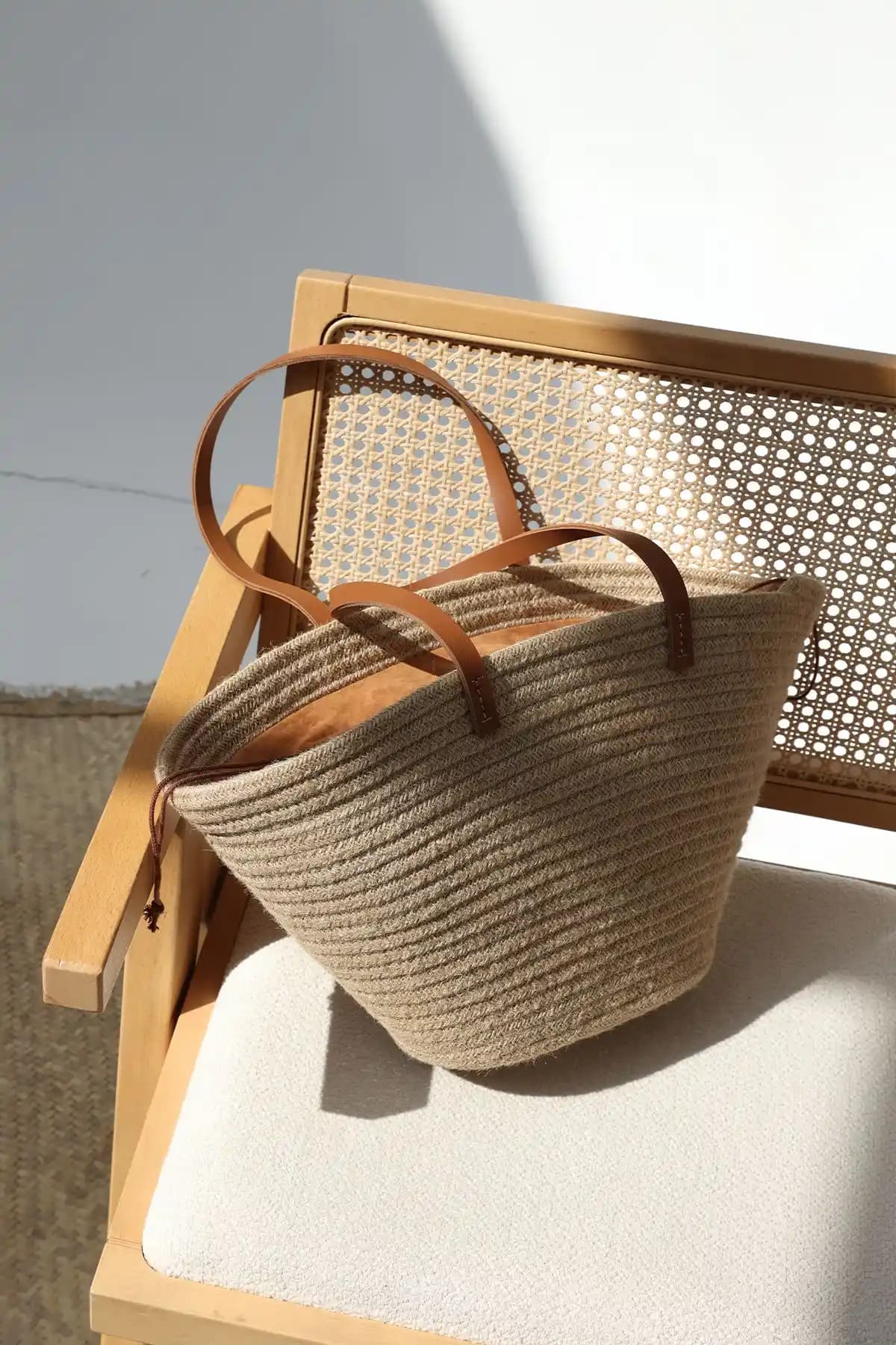 Berlesi Taba Kaşık Hasır Omuz Çanta: Şık ve Pratik Günlük Kullanım İçin Ideal