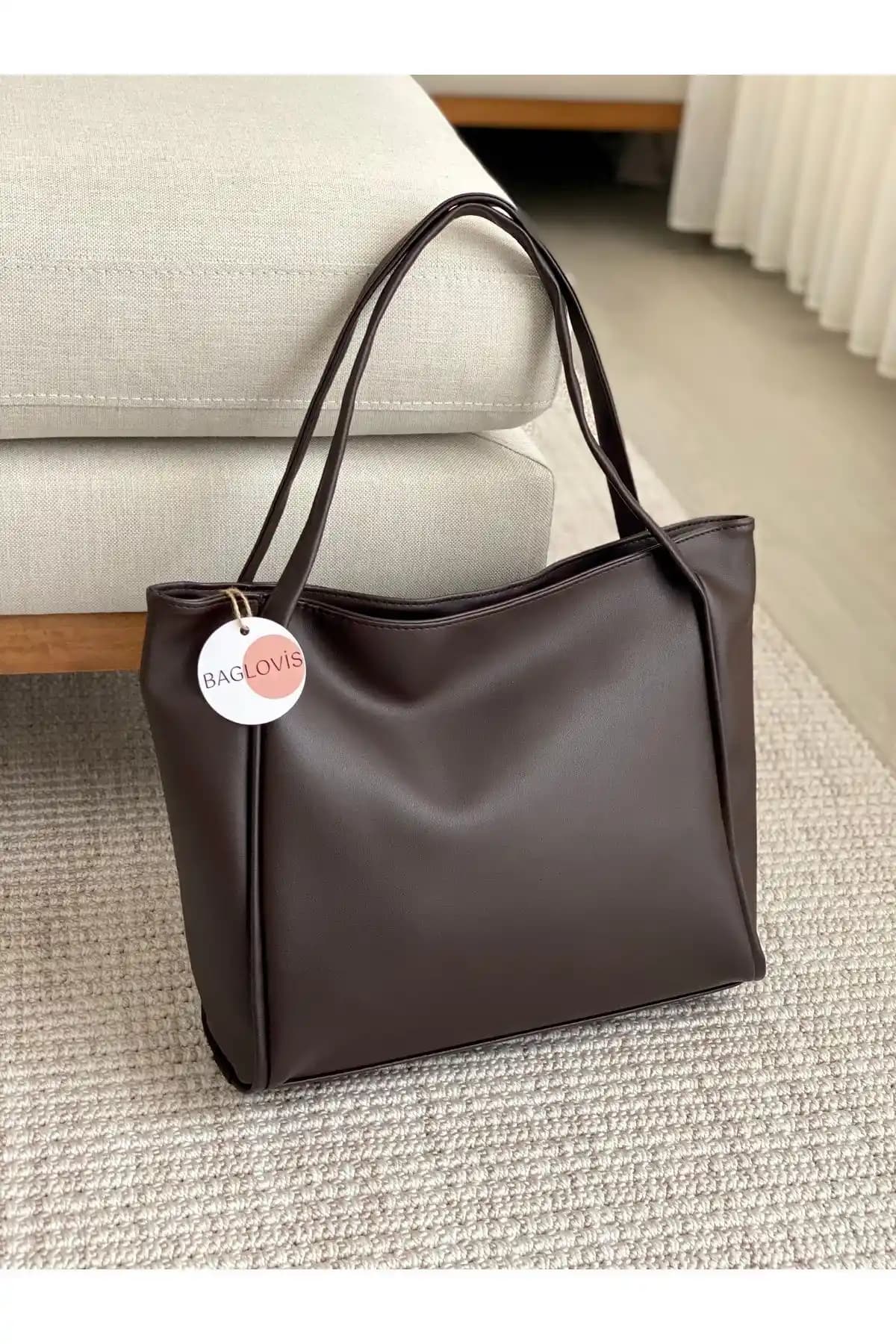 Büyük Boy Yu<muş>ak Derili Kadın Çantası: Şık ve Kullanışlı Günlük Aksesuar