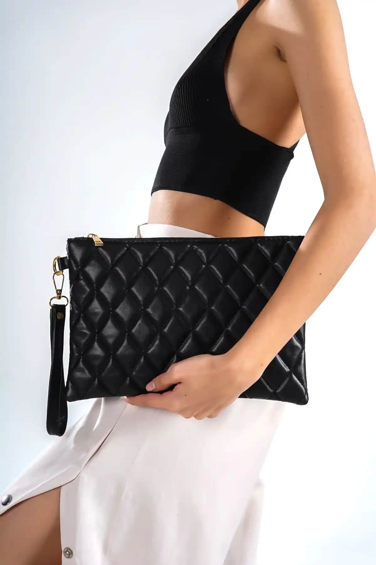 Capone Outfitters Paris Kapitone Kadın Siyah Çanta: Şıklık ve Fonksiyonellik Bir Arada