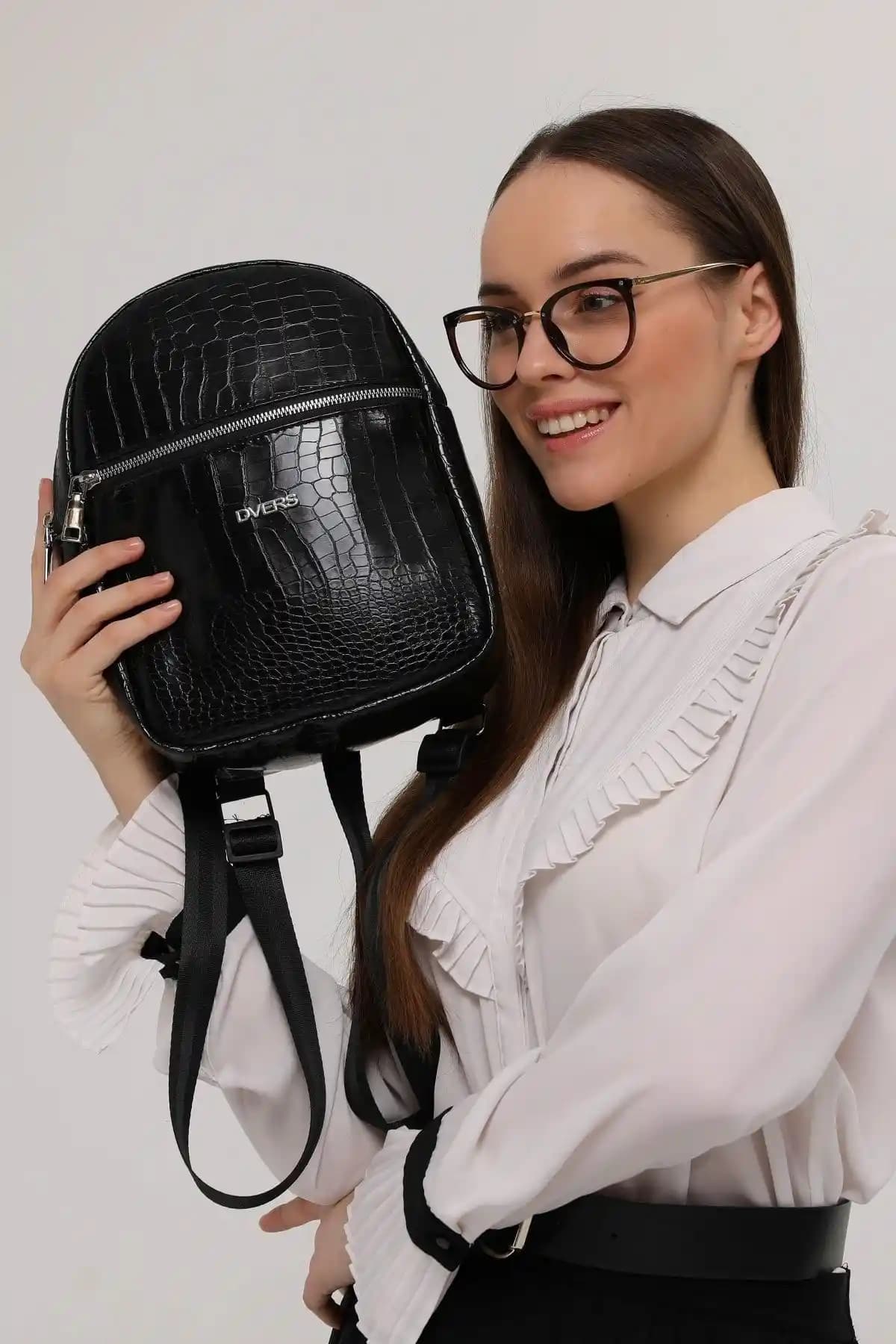 D'VERS Kroko Siyah 2 Bölmeli Kadın Sırt Çantası: Şık ve Fonksiyonel Günlük Aksesuar