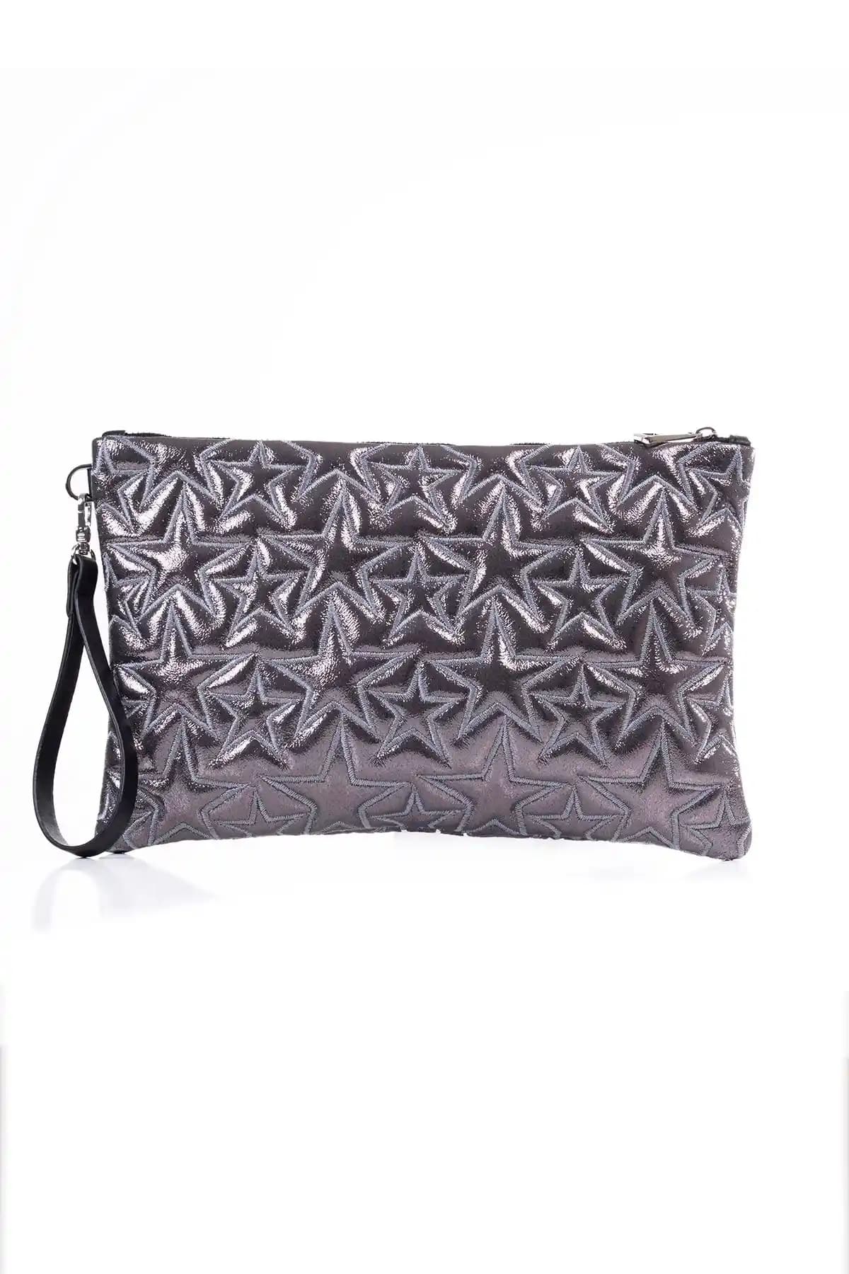 Ecrou Yıl<dı>z Desenli Platin Portföy ve HEYBE'S Pembe Clutch Kadın Çantaları Karşılaştırması