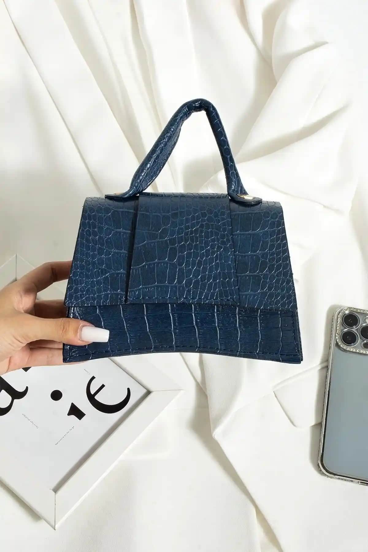 ESTUTE Mini City Kadın El ve Omuz Çantası Şık ve Sürdürülebilir Tasarım Özellikleri