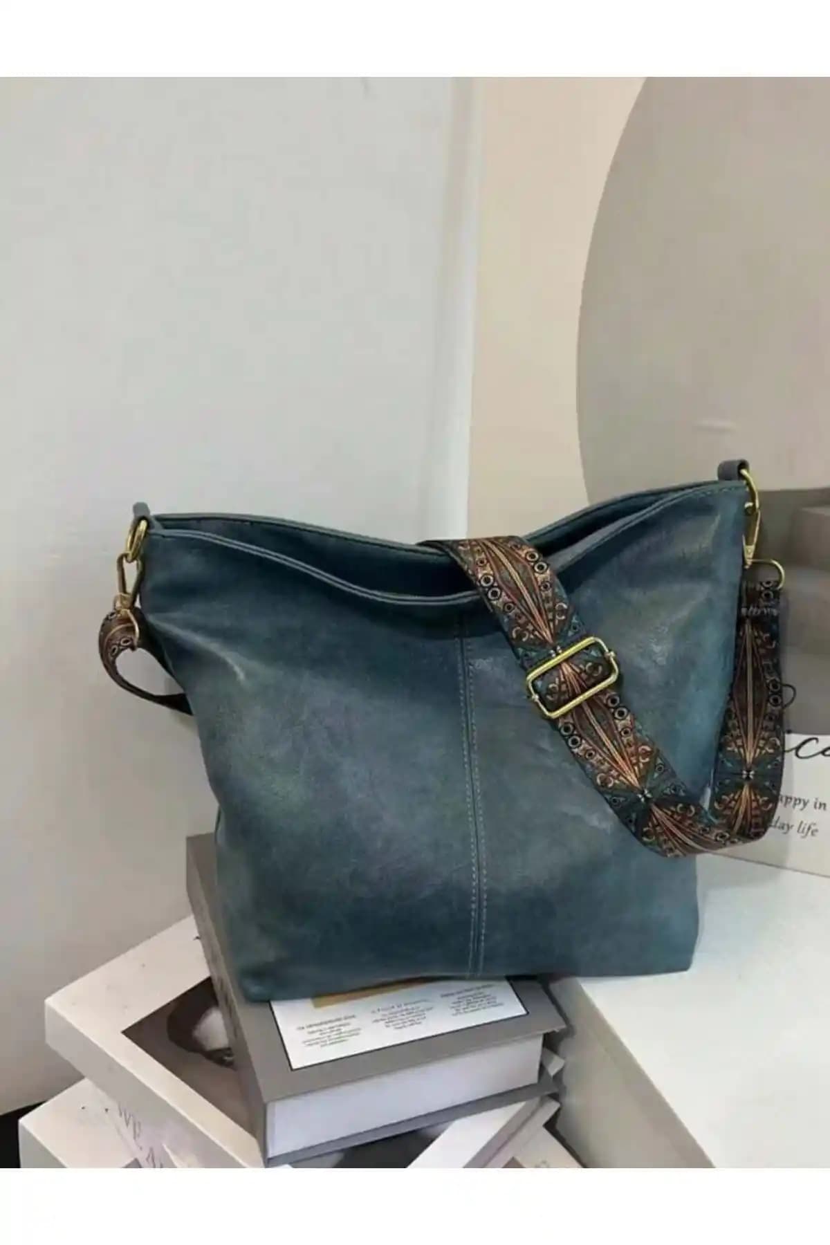 ESTUTE ve HAPBUY Kadın Çantaları Karşılaştırması: Stil ve Fonksiyonellik Analizi