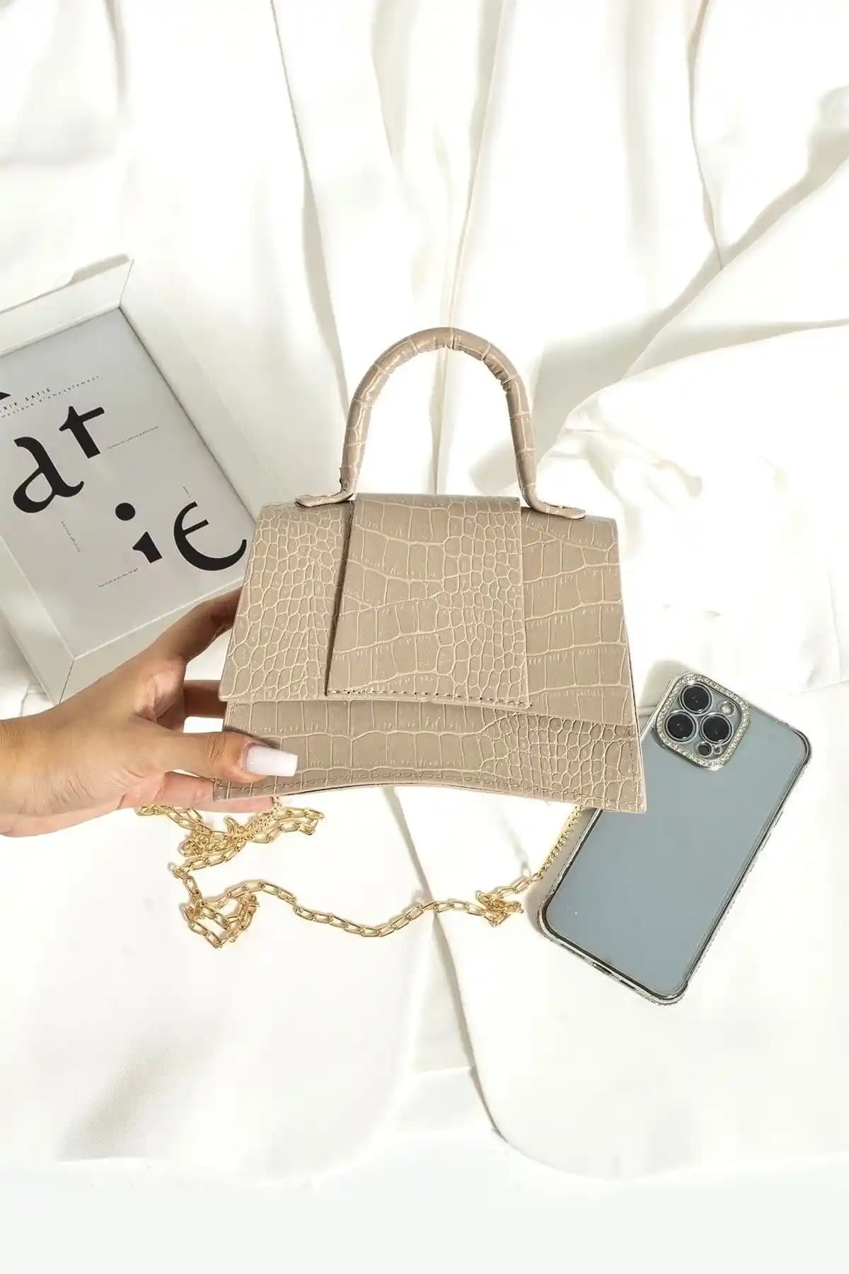 ESTUTE ve Tina Kadın Çantaları Karşılaştırması: Özellikler ve Kullanıcı Yorumları