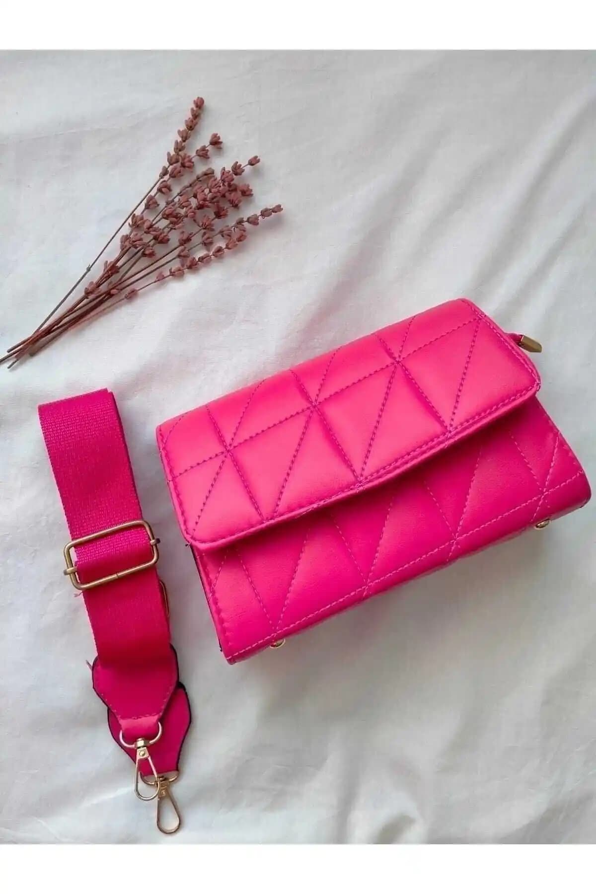 Everglow Jewelry ve Lucky Bees Kadın Çantaları Karşılaştırması: Özellikler ve Tasarım Farklılıkları