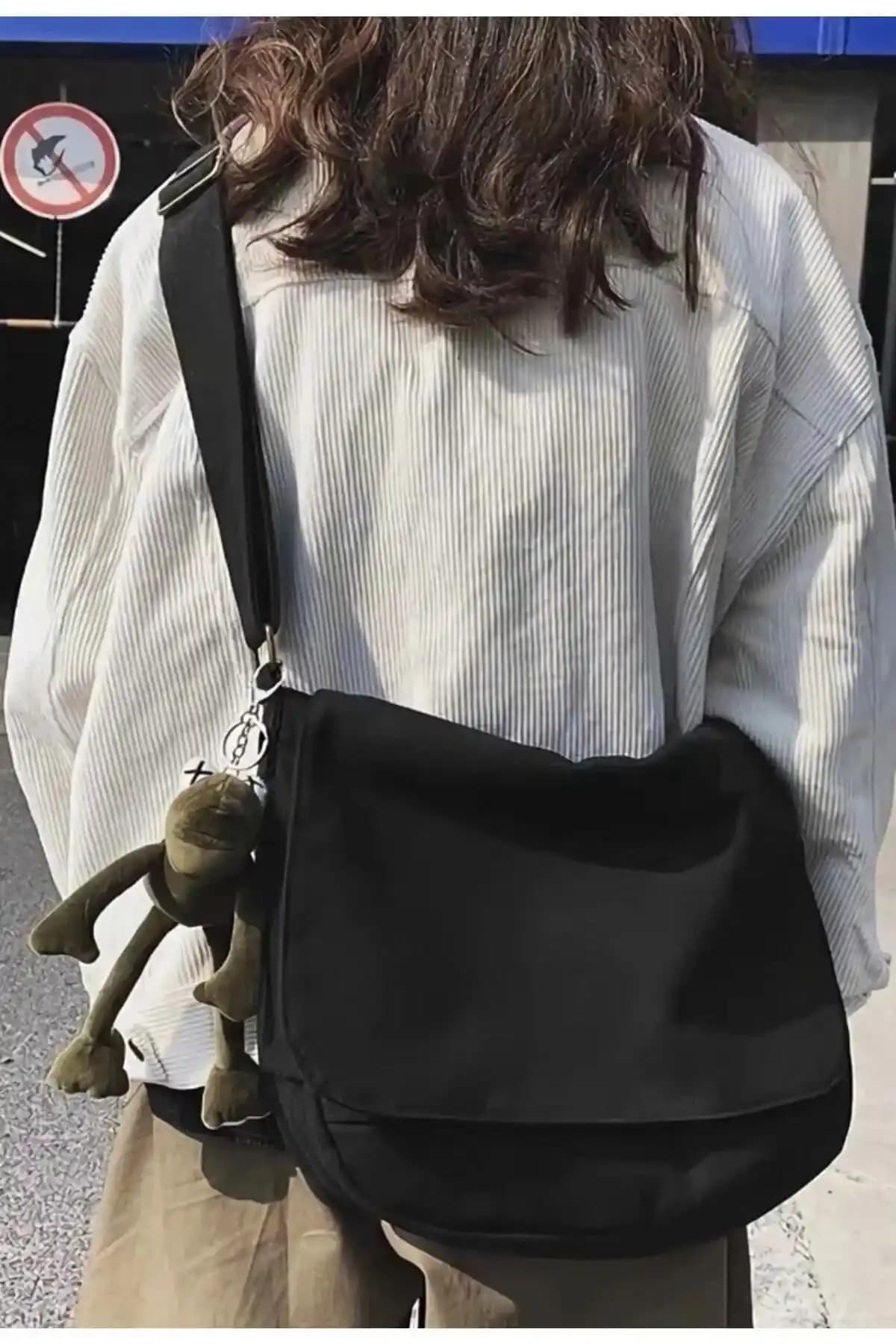 Favorim50ton Harajuku Vintage Unisex Siyah Postacı Çantası Modern ve Dayanıklı Tasarım