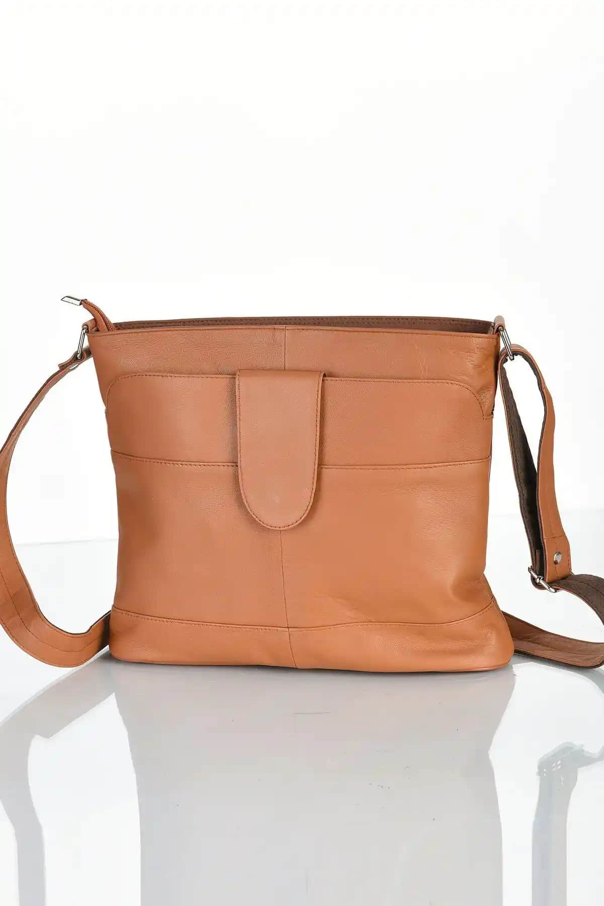 Fubileather Hakiki Deri Crossbody Postacı Çanta Günlük Kullanım İçin Şık ve Dayanıklı
