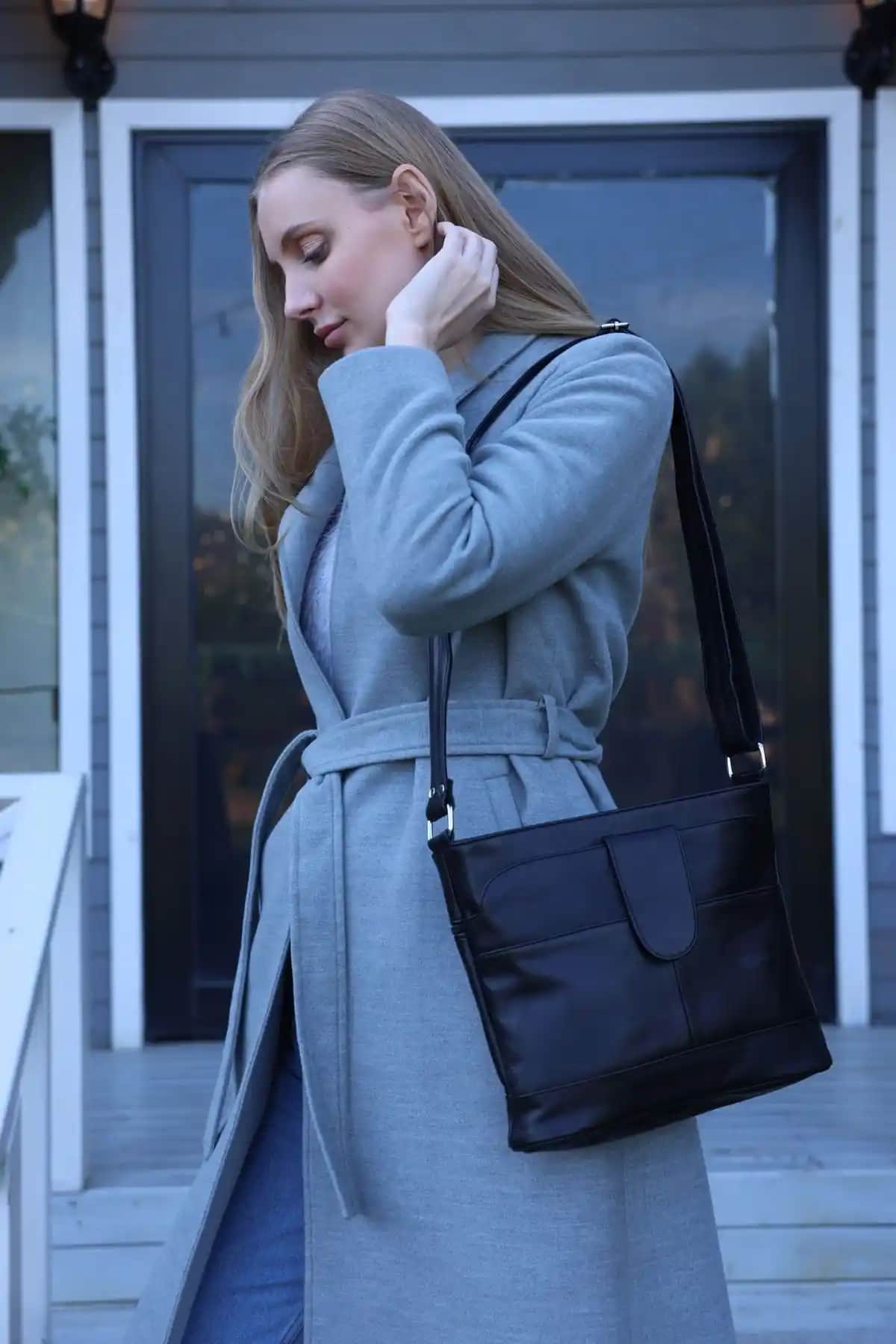 Fubileather Hakiki Deri Crossbody Postacı Çanta: Şık ve Sürdürülebilir Günlük Kullanım İçin