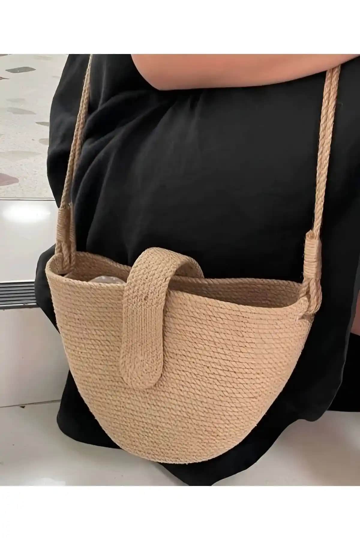 Hediyeninellitonu Hasır Çanta: Doğal ve Sürdürülebilir Şıklığın Zarif Yansıması