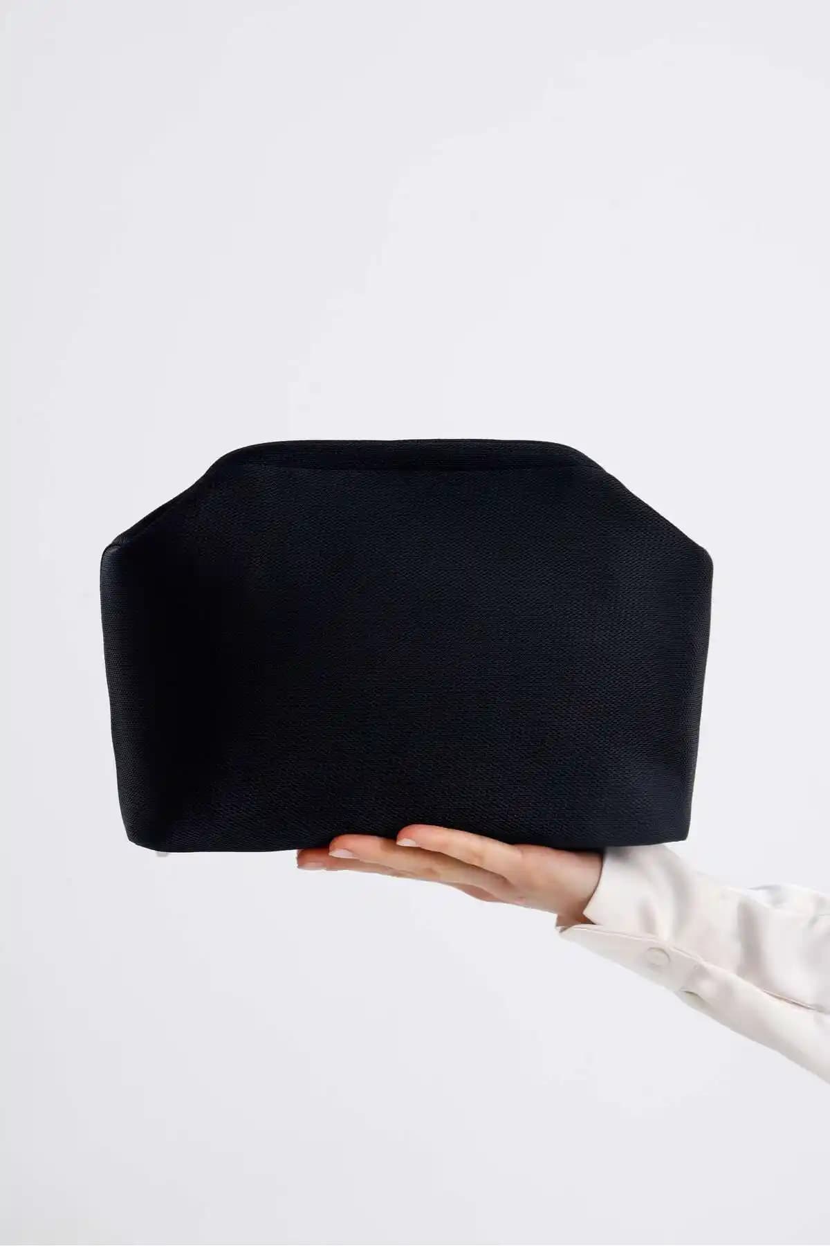 HEYBE'S Kadın Siyah Clutch Çanta Şıklık ve Fonksiyonelliğin Modern Buluşması