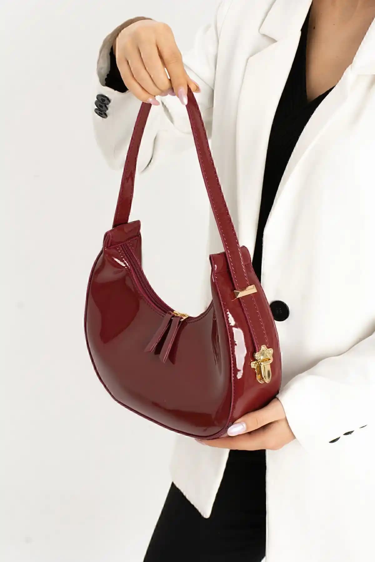 İAMBTŞY Kadın Parlak Rugan Çanta: Şık ve Fonksiyonel Tasarım ile Stilinizde Fark Yaratın