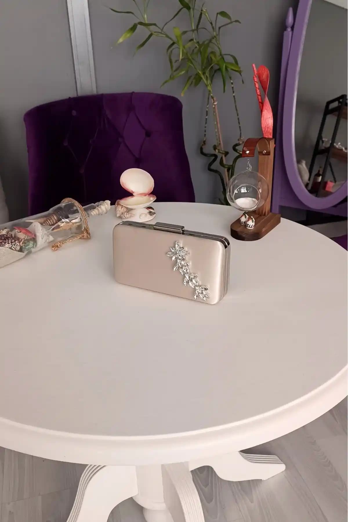 Kadın Abiye Çantası: Zarif Tasarım ve Kaliteli Malzemelerle Öne Çıkan Aksesuar