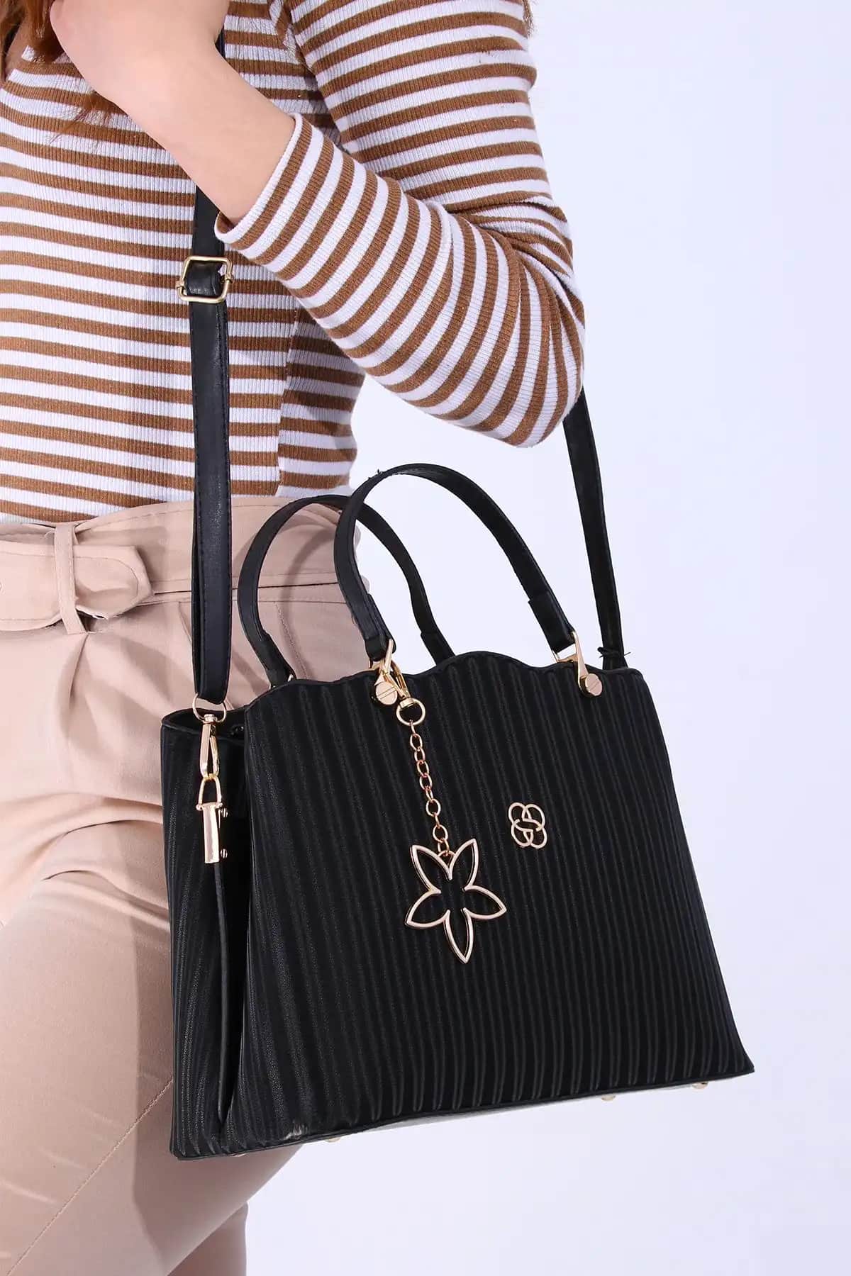 Kadın El Çantası Karşılaştırması: Hakan Dm-1262 ve Michael Polo Modelleri Analizi