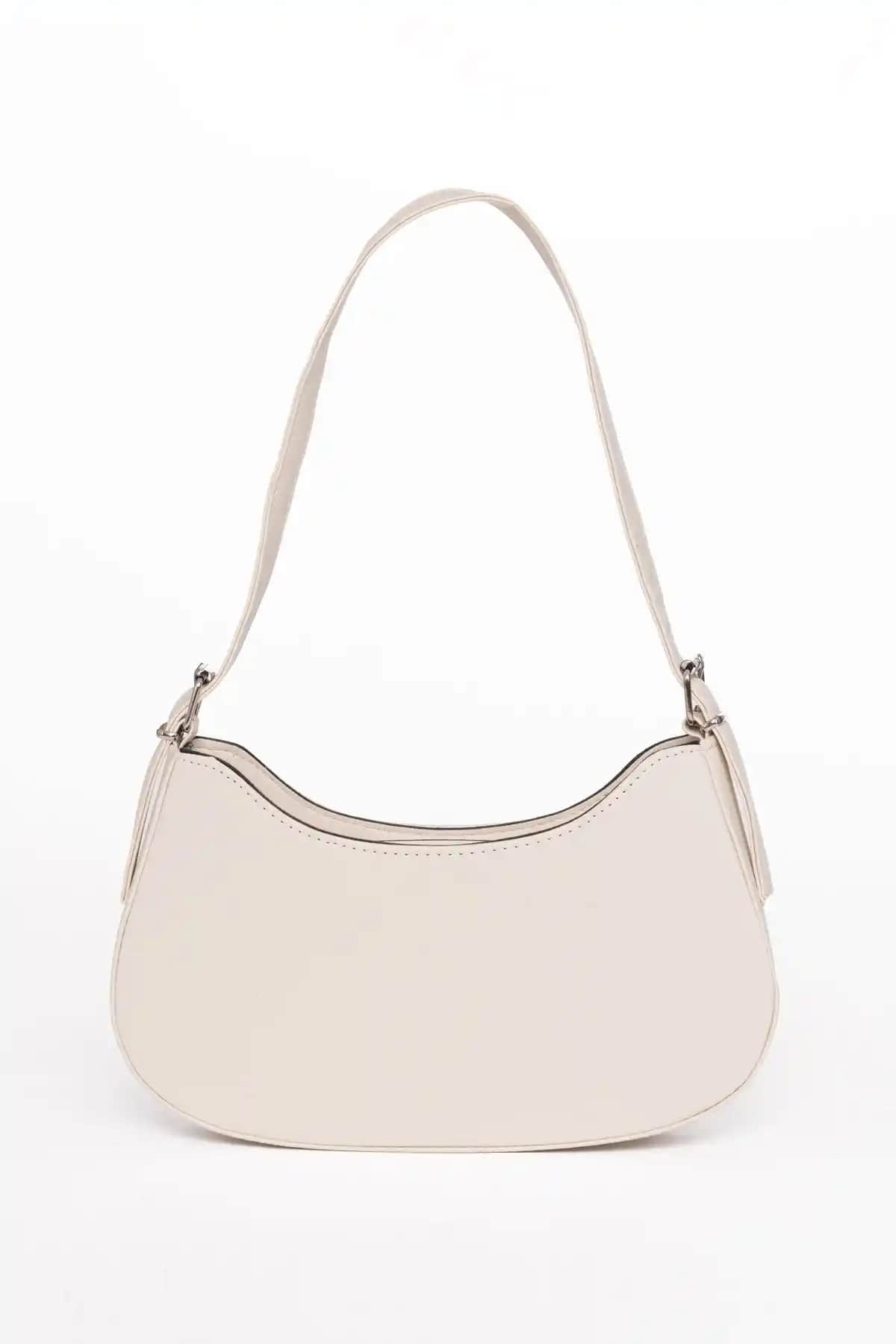 Kadın Günlük Kullanımına Uygun Suni Deri ve Kanvas Çantalar Karşılaştırması