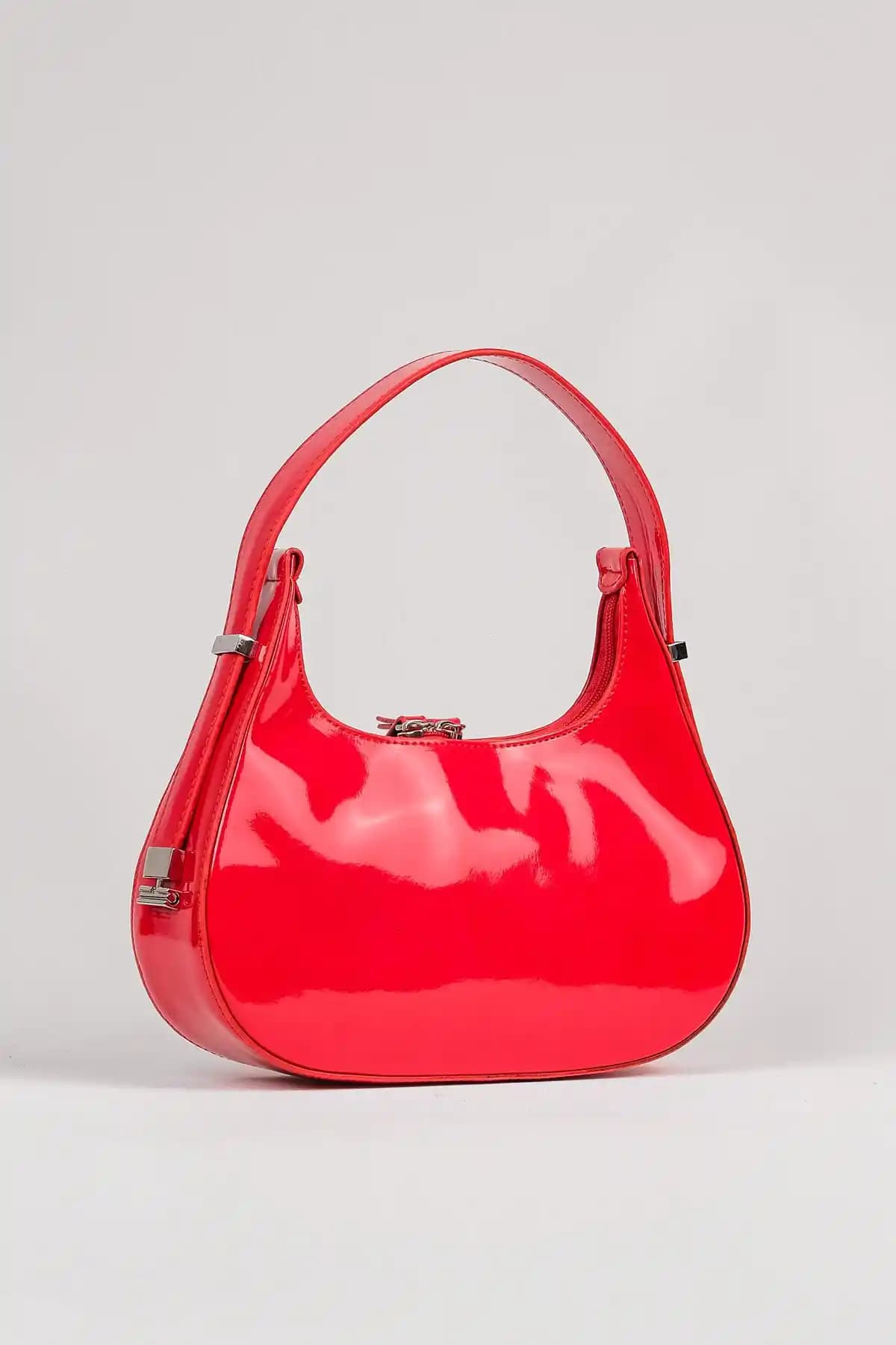 Kadın Kırmızı Rugan Baguette Çanta Cherry Bag Modern ve Şık Tasarım