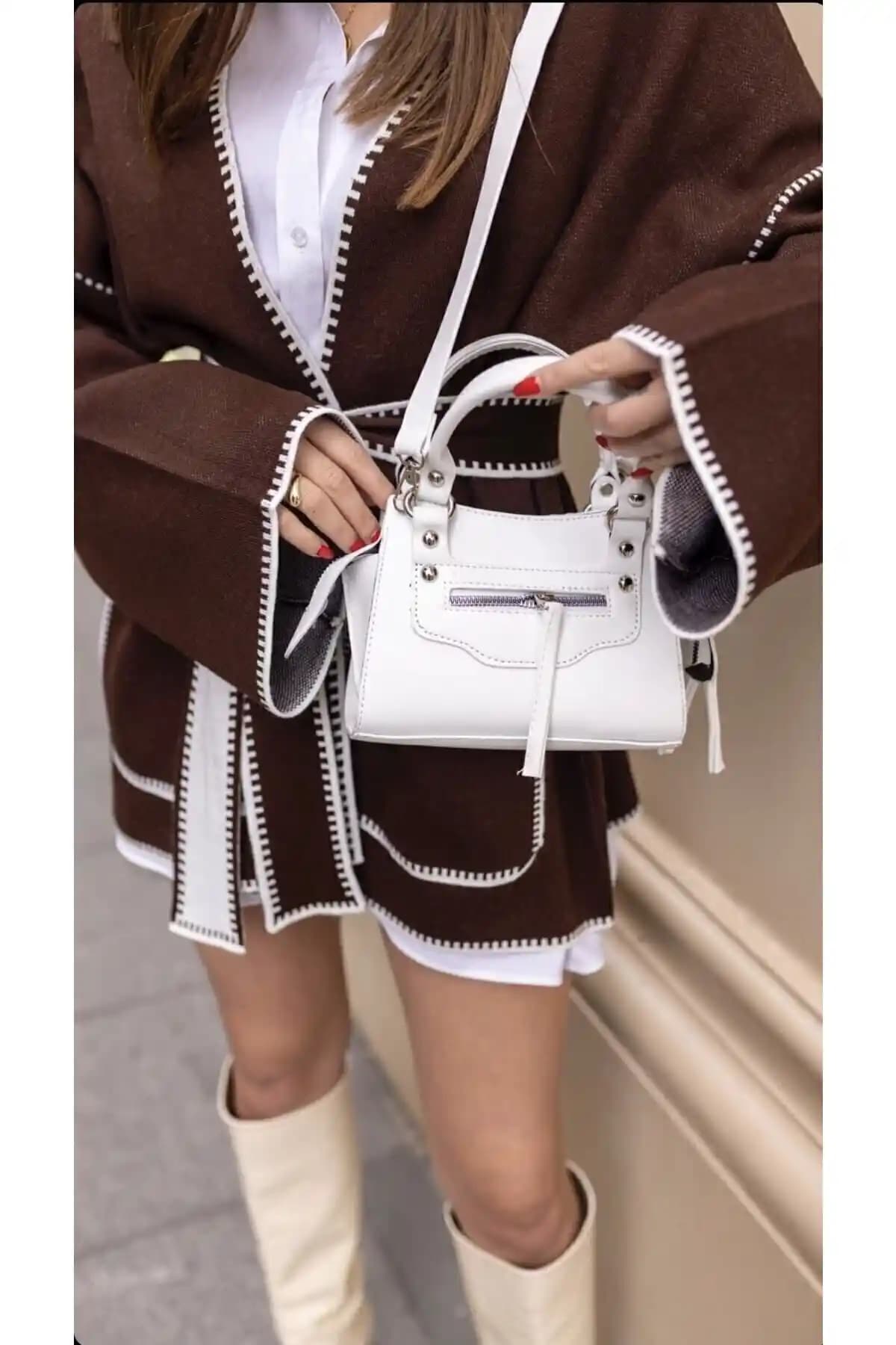 Kadın Mini El ve Omuz Çantası ile Baget Cüzdan Karşılaştırması ve Özellikleri