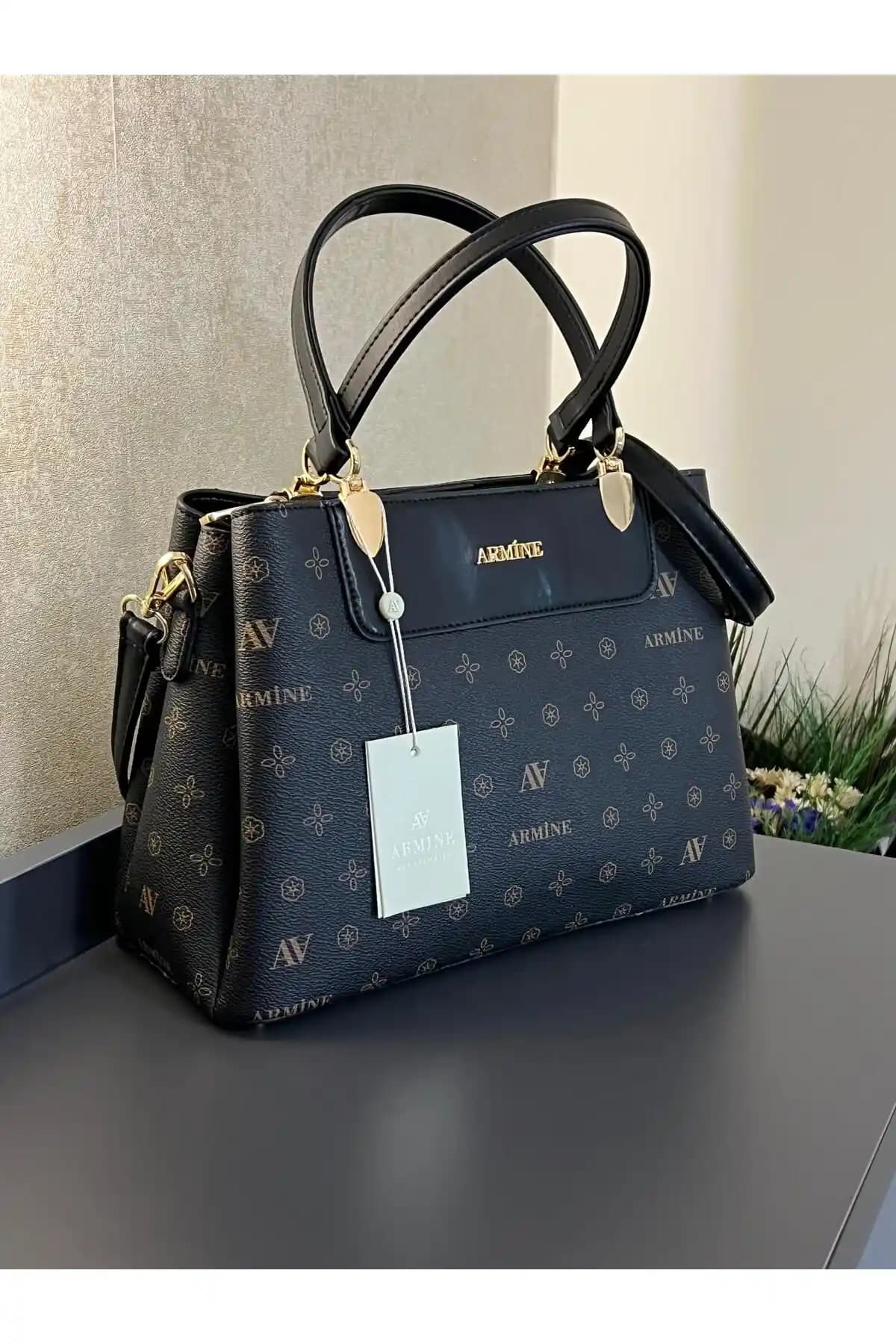 Kadın Siyah Çantalar Karşılaştırması: Armine ARM.206.KS ve Just Polo Modelleri