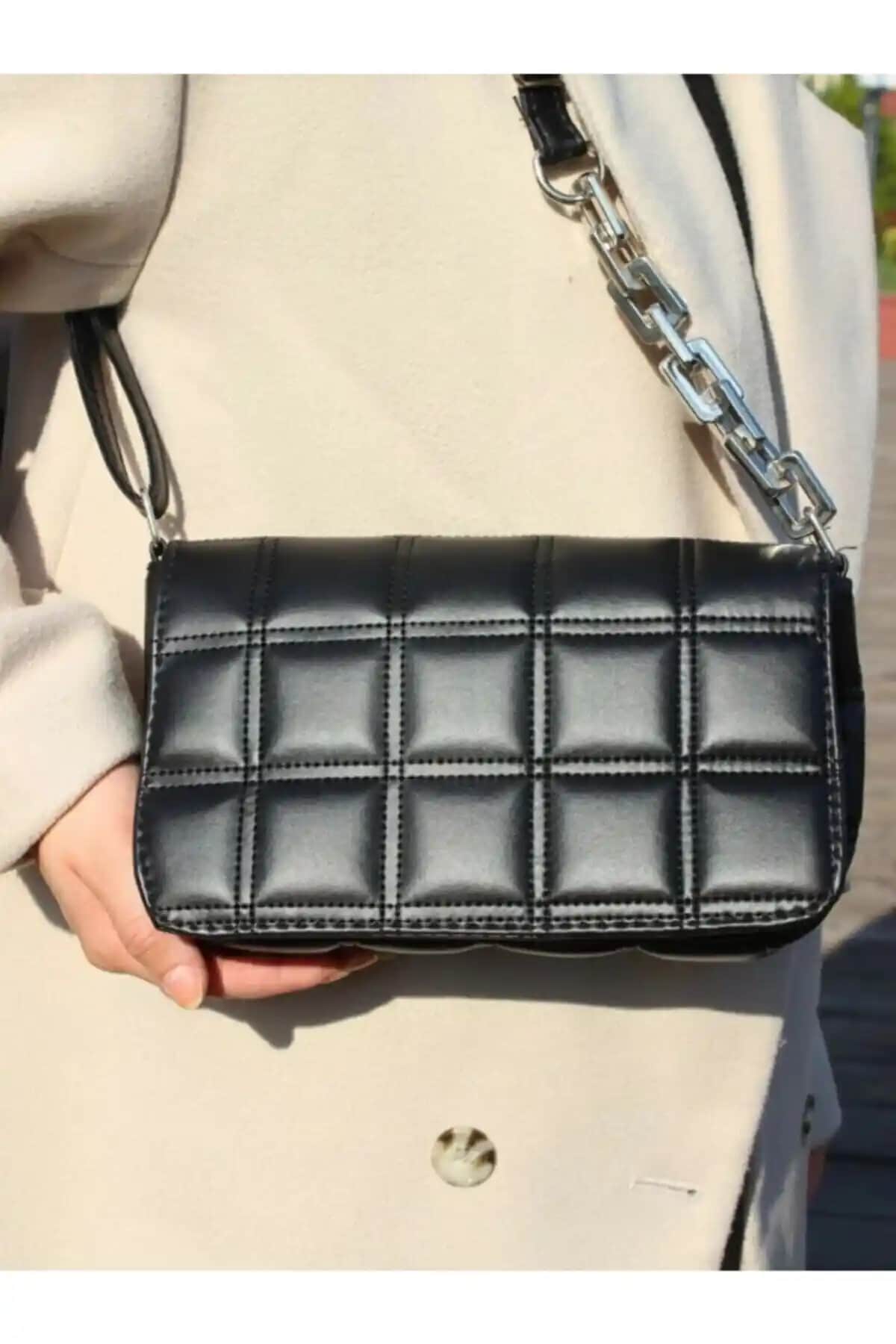 Kadın Zincirli Askılı Kare Nakışlı El ve Omuz Çantası Modern Tasarım ve Dayanıklılık