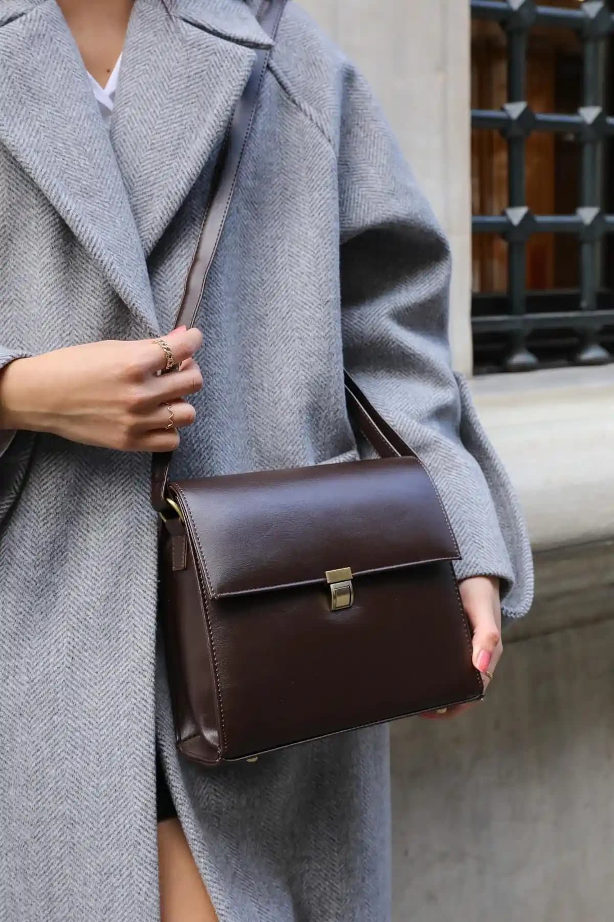 Madamra Kahverengi Vintage Kadın Çanta Modern ve Şık Tasarım Özellikleriyle