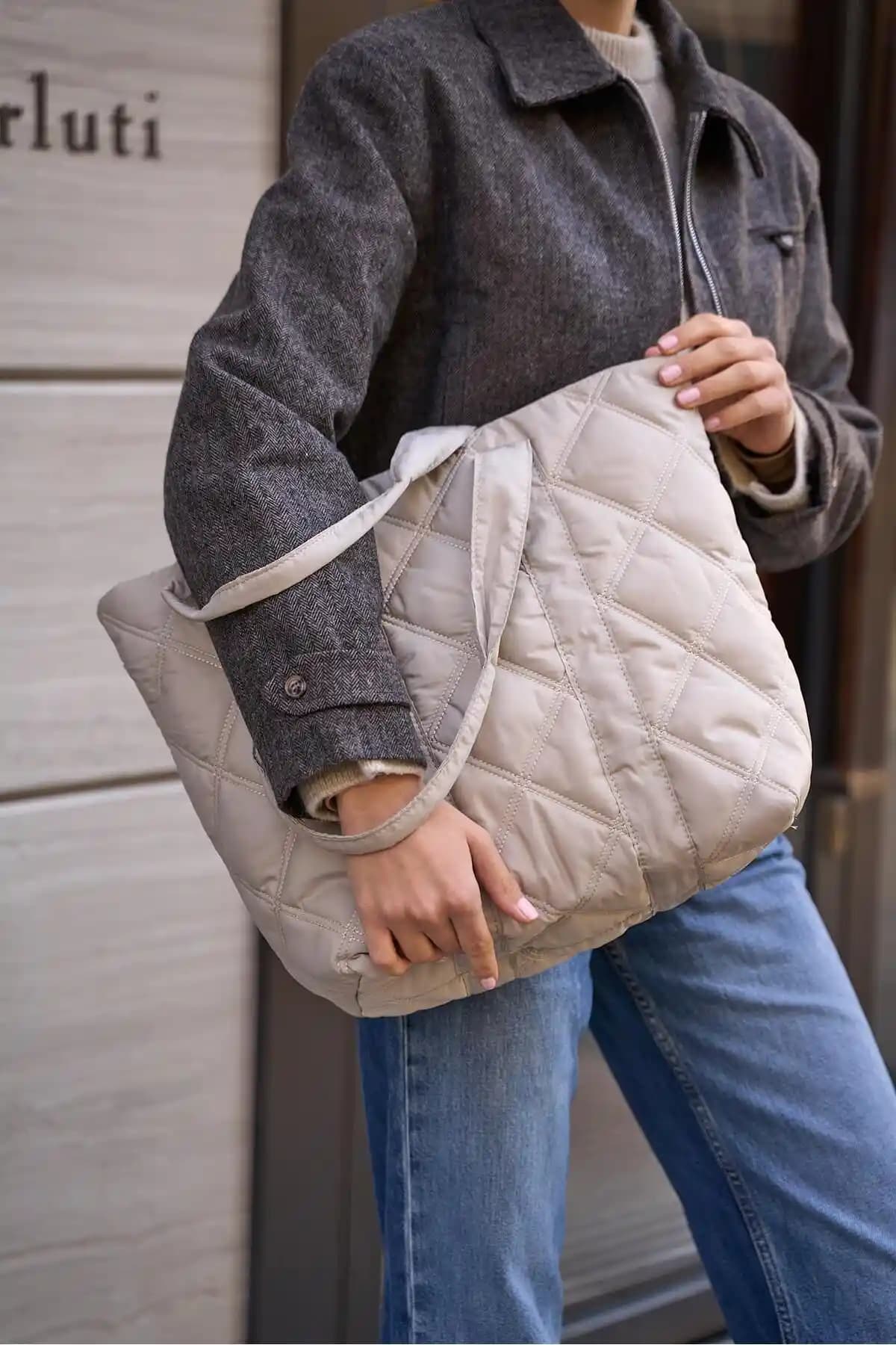 Madamra Vizon Kadın Kapitone ve Shaka Gri Kanvas Çanta Karşılaştırması