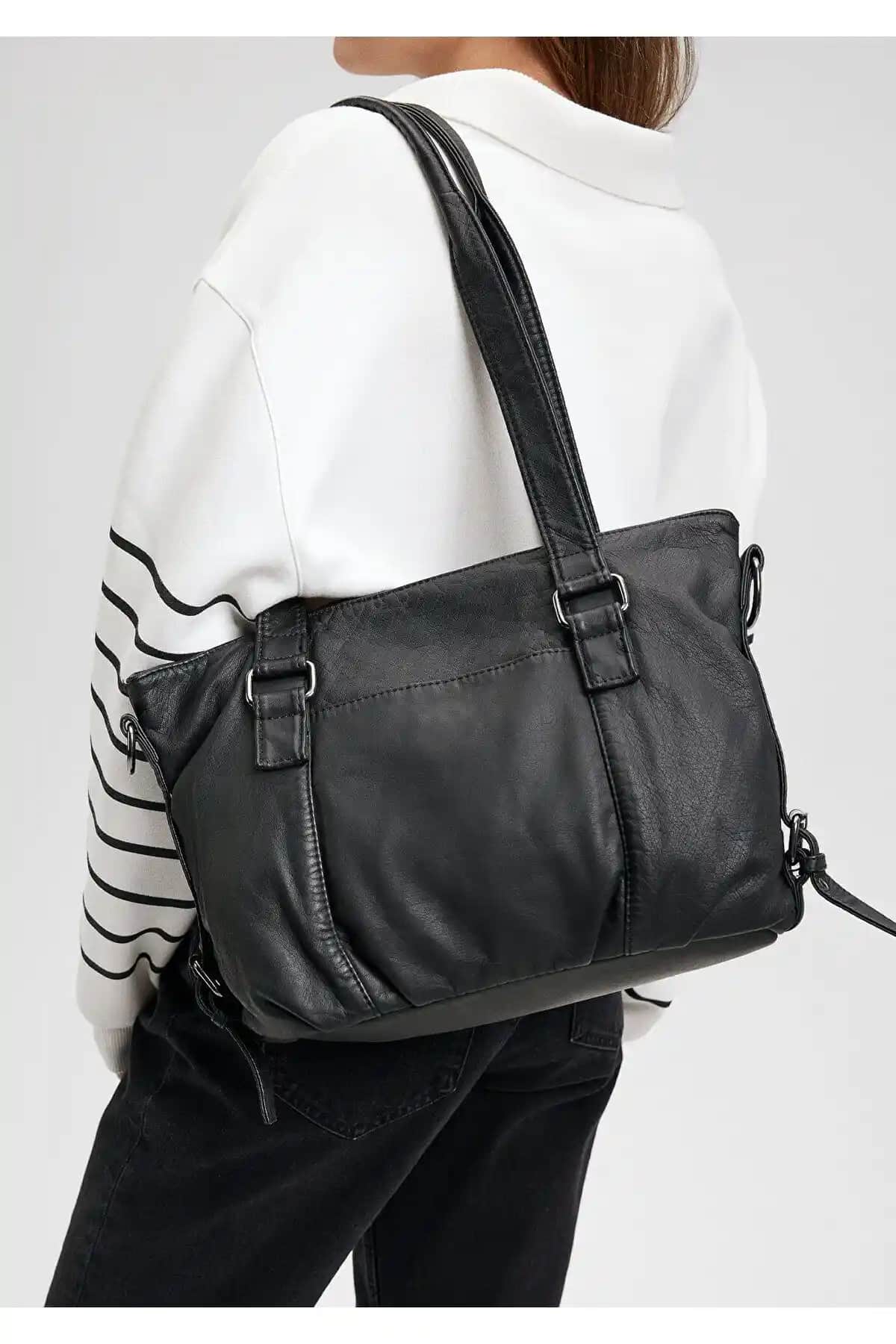 Mavi Siyah Omuz Çantası 195213-900 Günlük Kullanım İçin Şık ve Fonksiyonel Tasarım