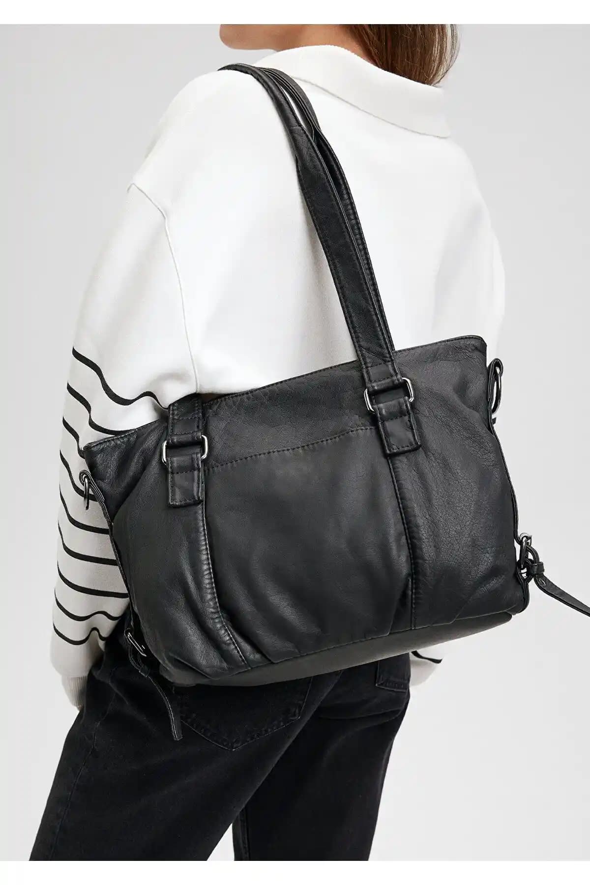 Mavi Siyah Omuz Çantası 195213-900 Günlük Kullanım İçin Şık ve Fonksiyonel Tasarım