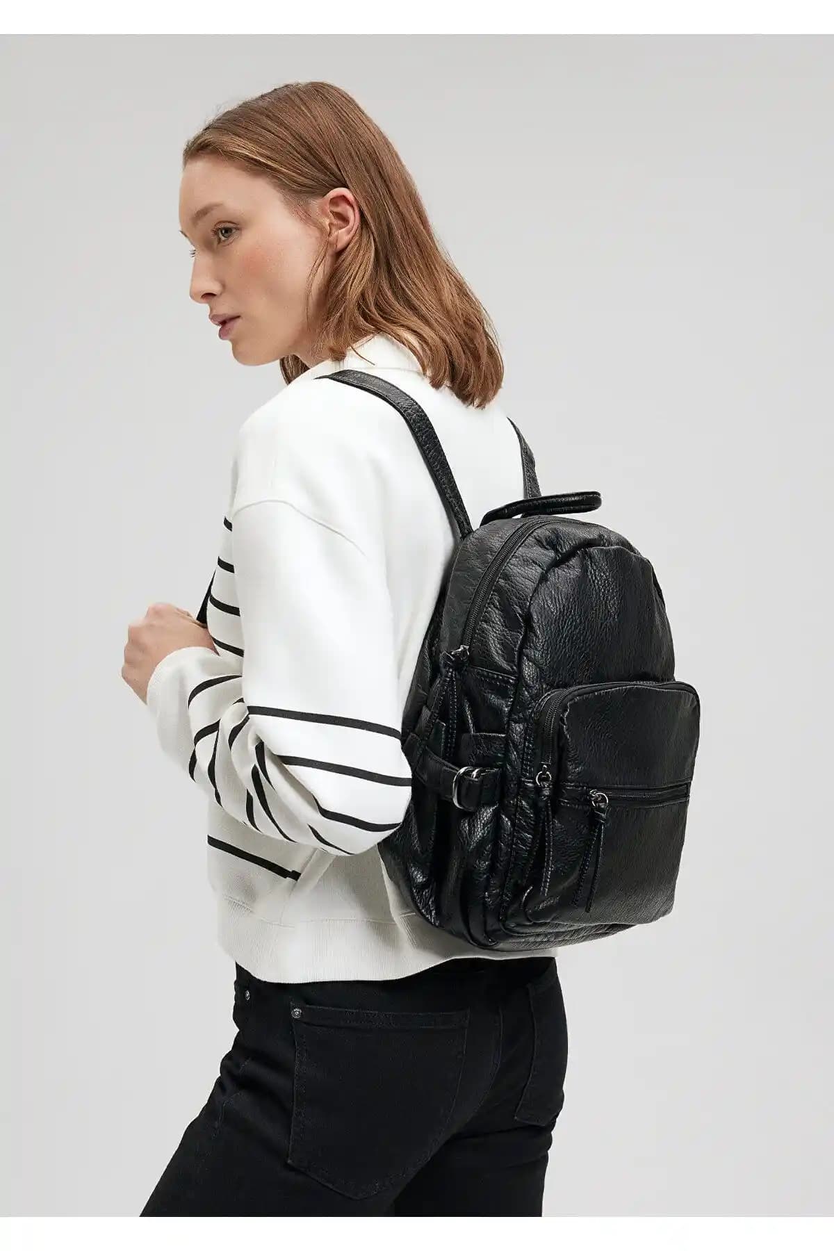 Mavi Siyah Sırt Çantası 193751-902: Şık ve Fonksiyonel Günlük Kullanım Çantası