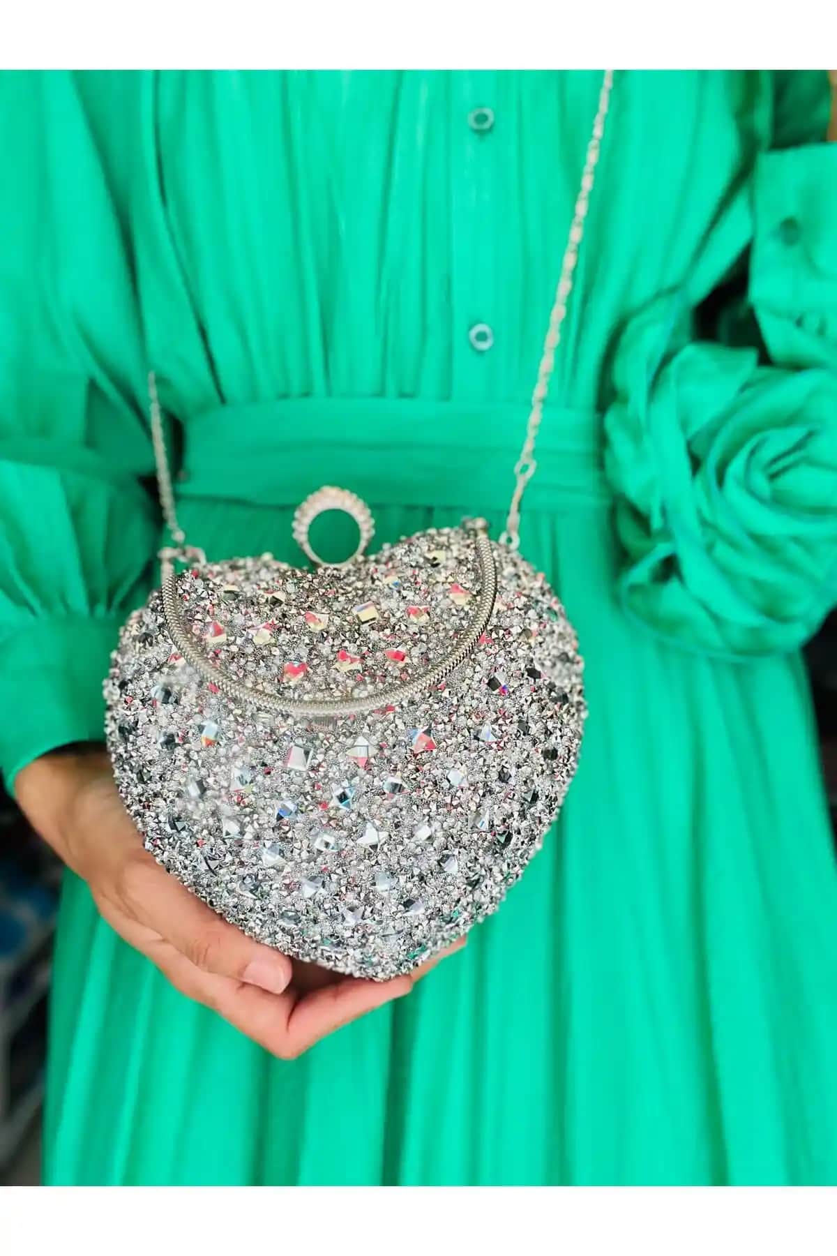 Michael Polo Kadın Çantası: Şıklık ve Fonksiyonelliği Bir Arada Sunan Zarif Aksesuar