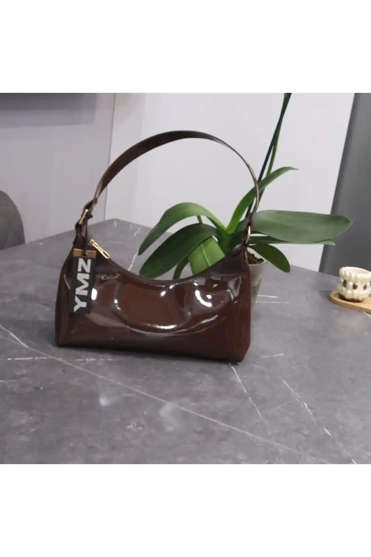 MODA ELF Kadın Acı Kahve Rugan Omuz Çantası: Şık ve Dayanıklı Günlük Kullanım Tasarımı